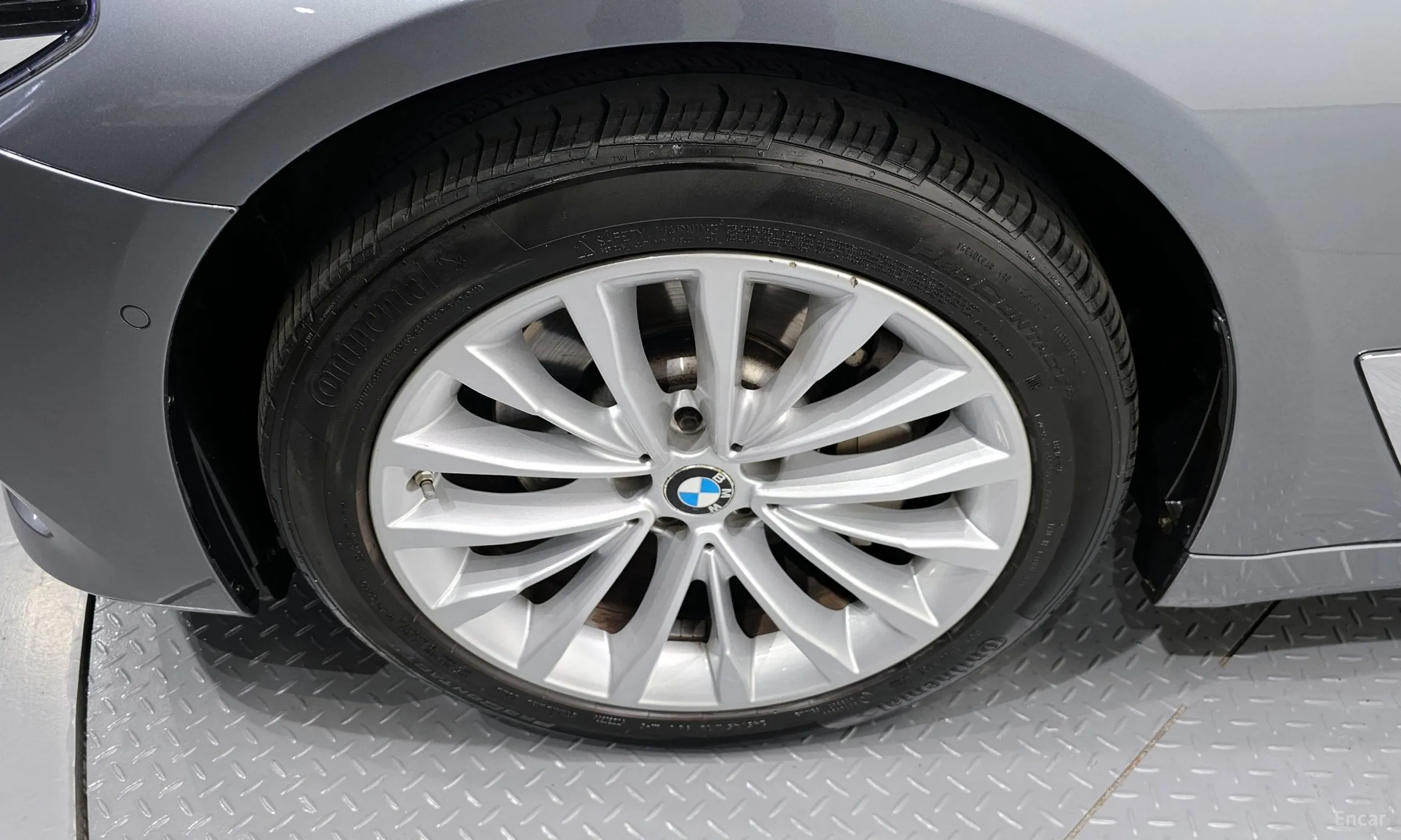BMW 5 Series (G30) превью 5