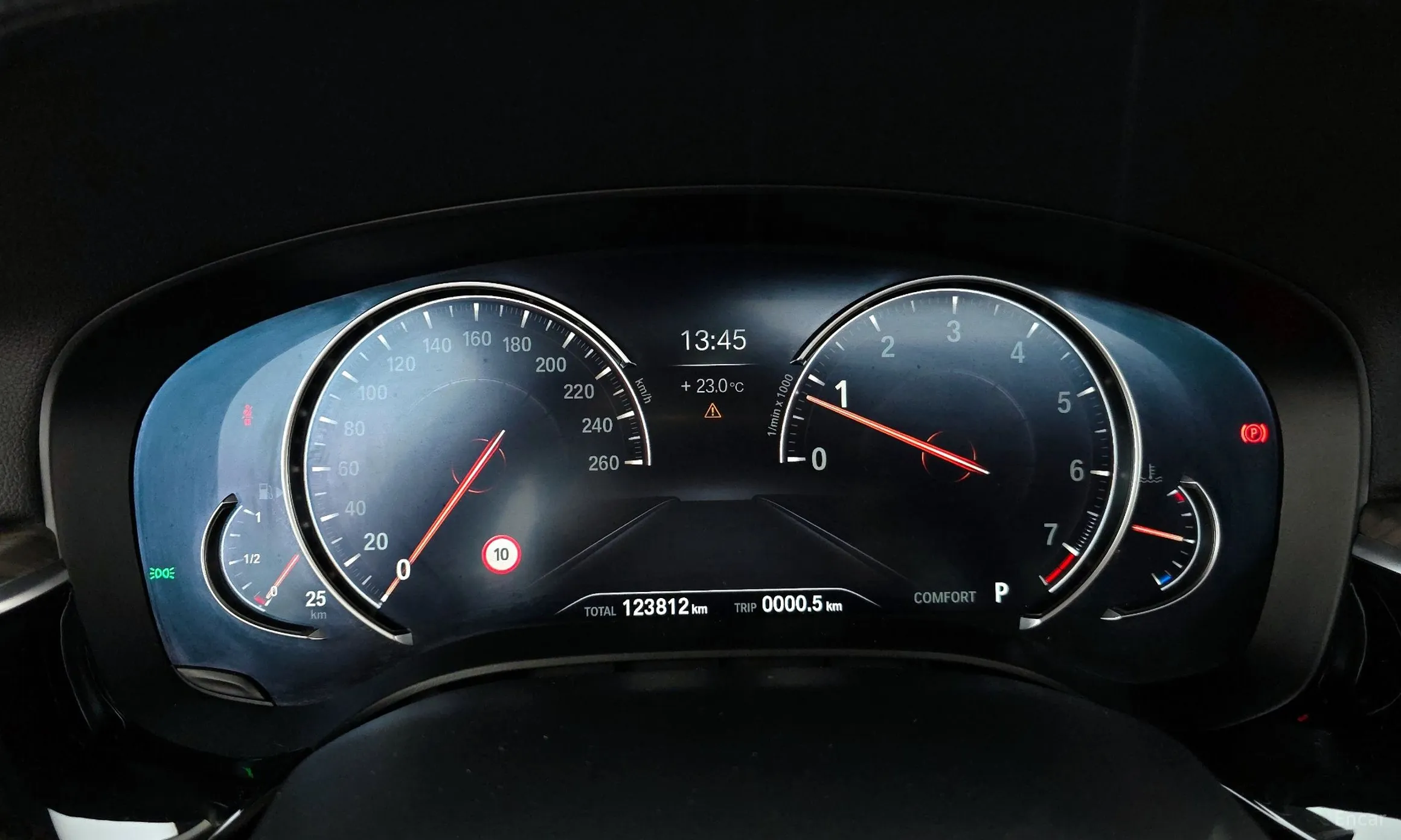 BMW 5 Series (G30) превью 8