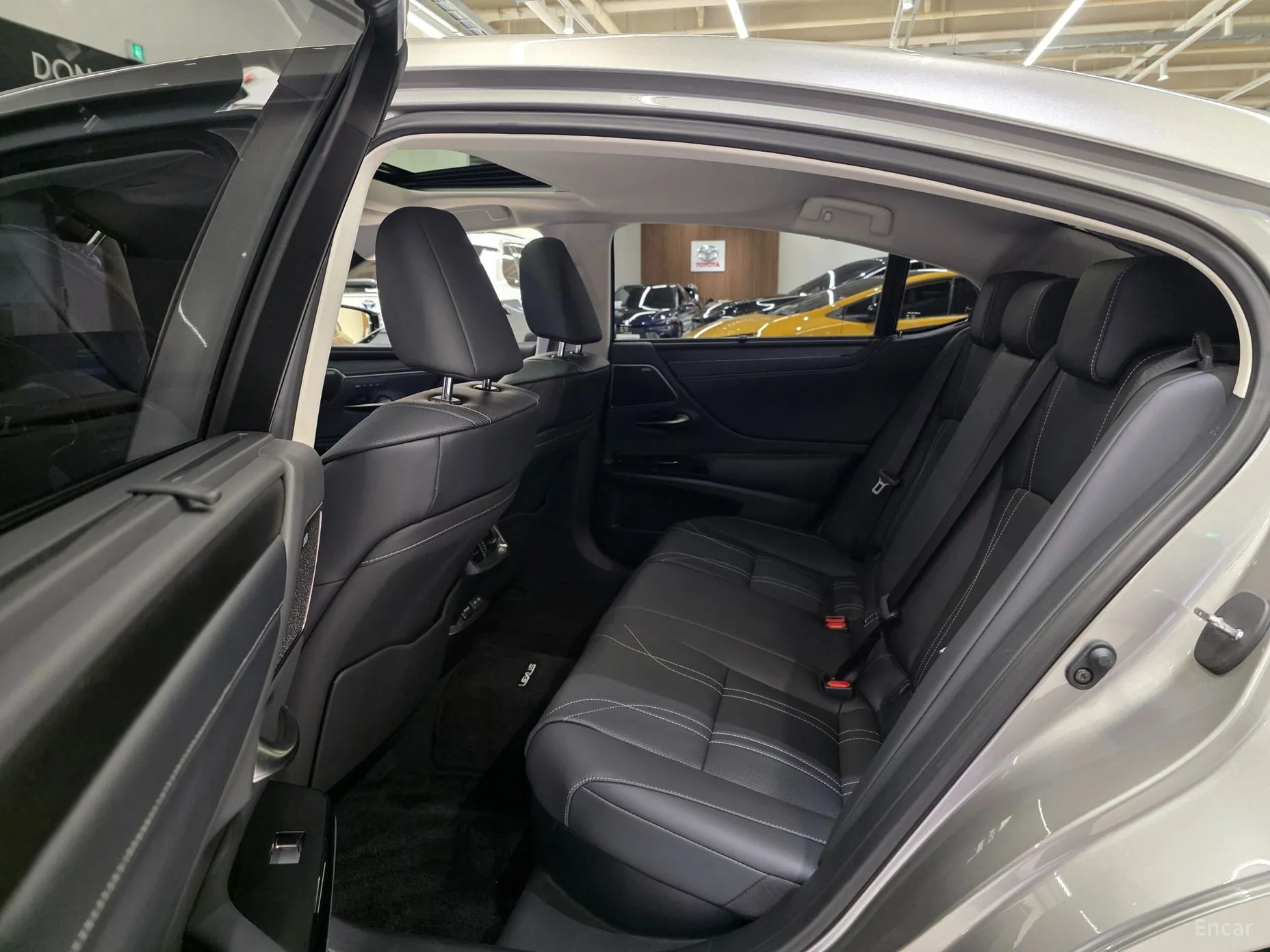 Lexus ES300h 7th Generation превью 11