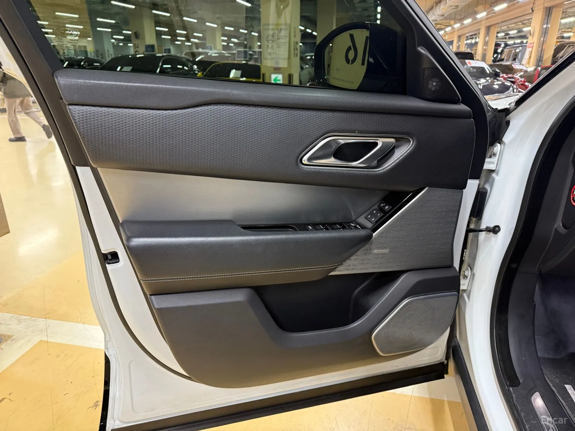 Land Rover Range Rover Bella превью 8