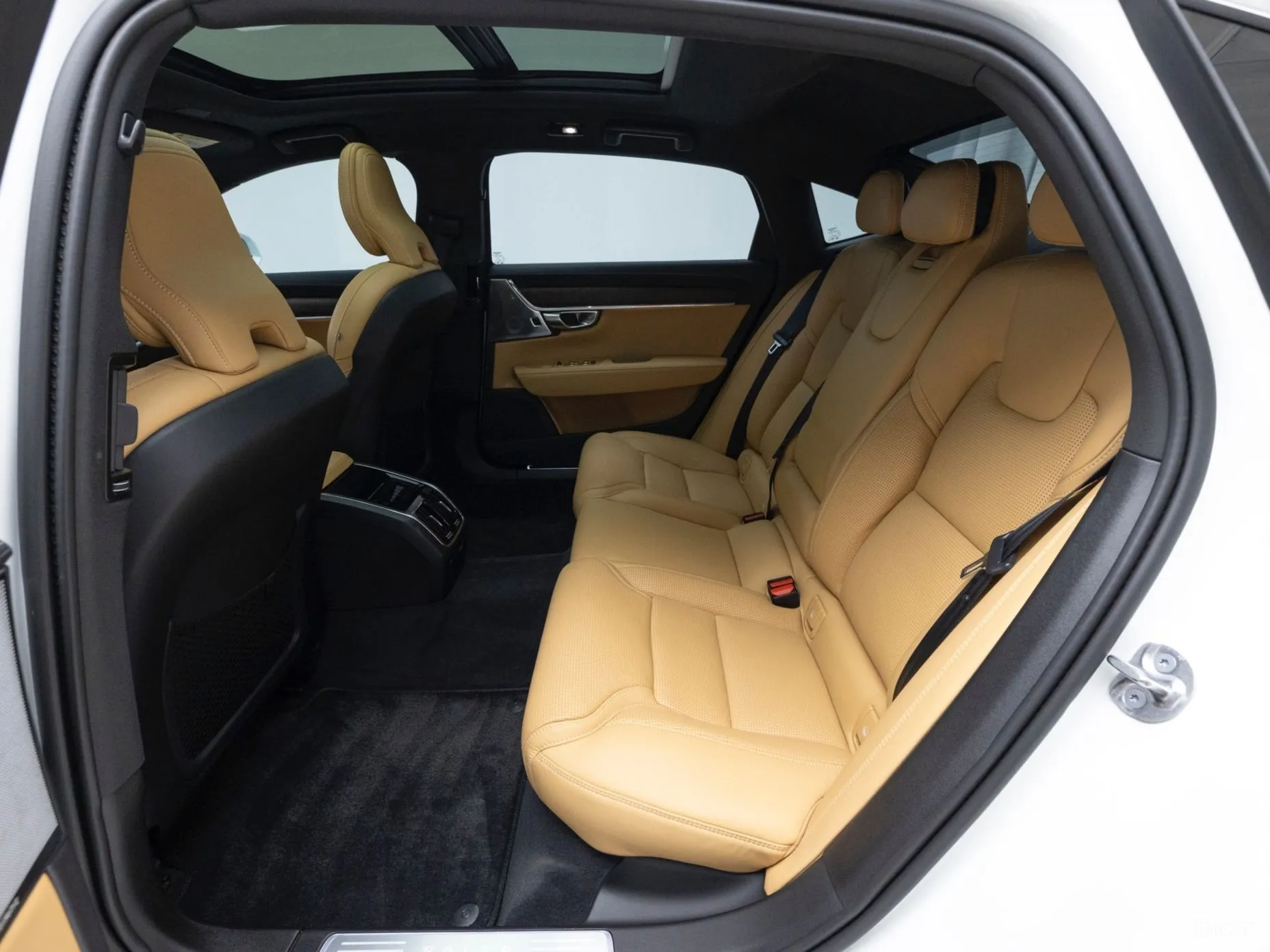 Volvo S90 превью 11