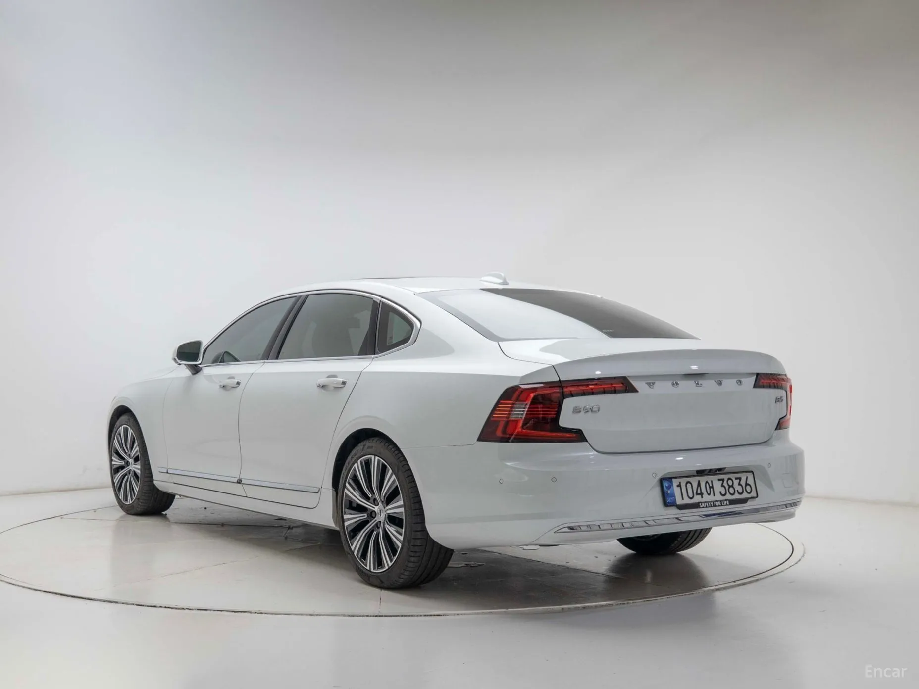Volvo S90 превью 4