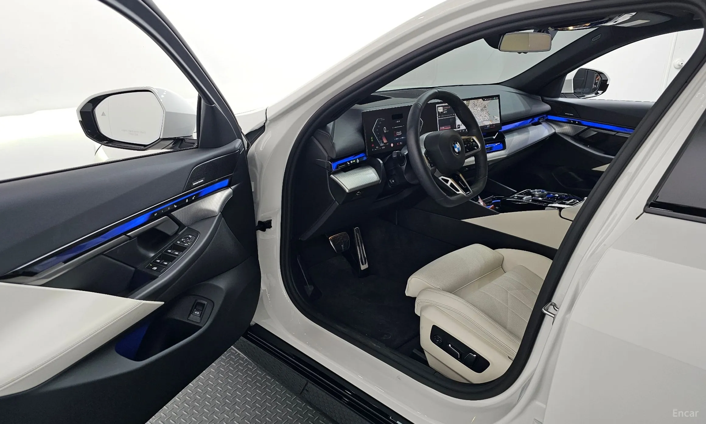 BMW 5 Series (G60) превью 10
