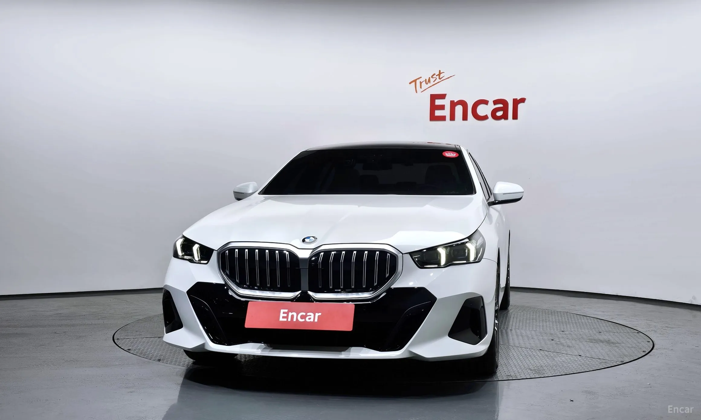BMW 5 Series (G60) превью 3