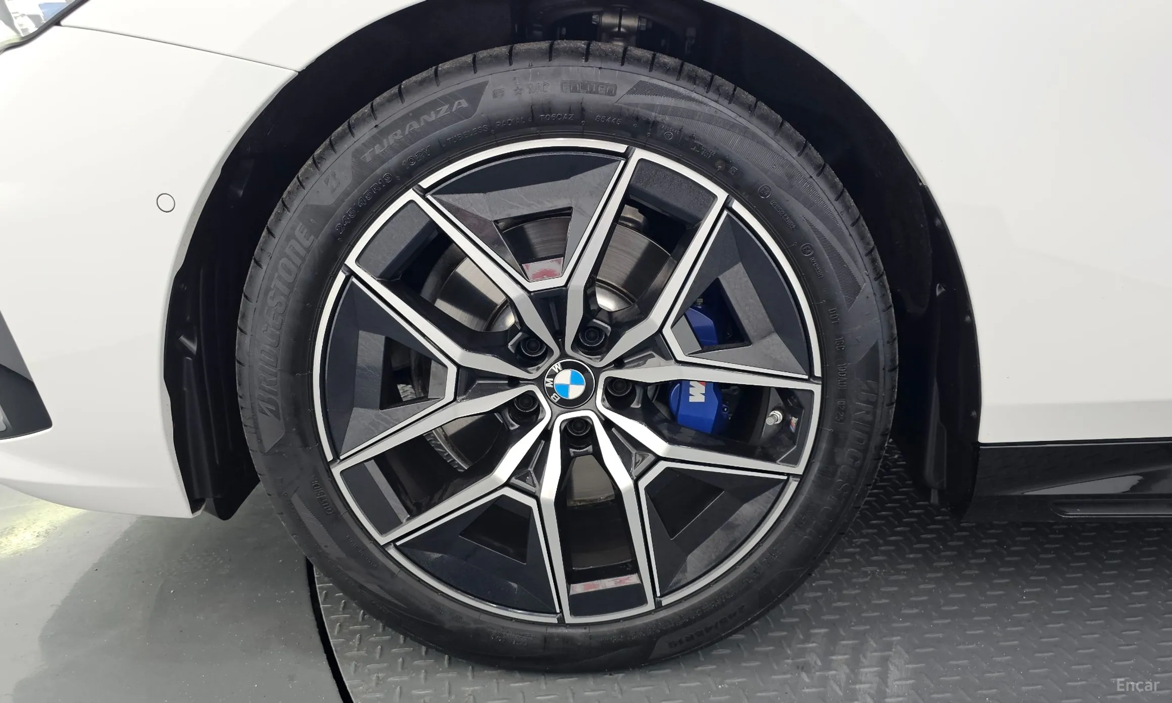 BMW 5 Series (G60) превью 5