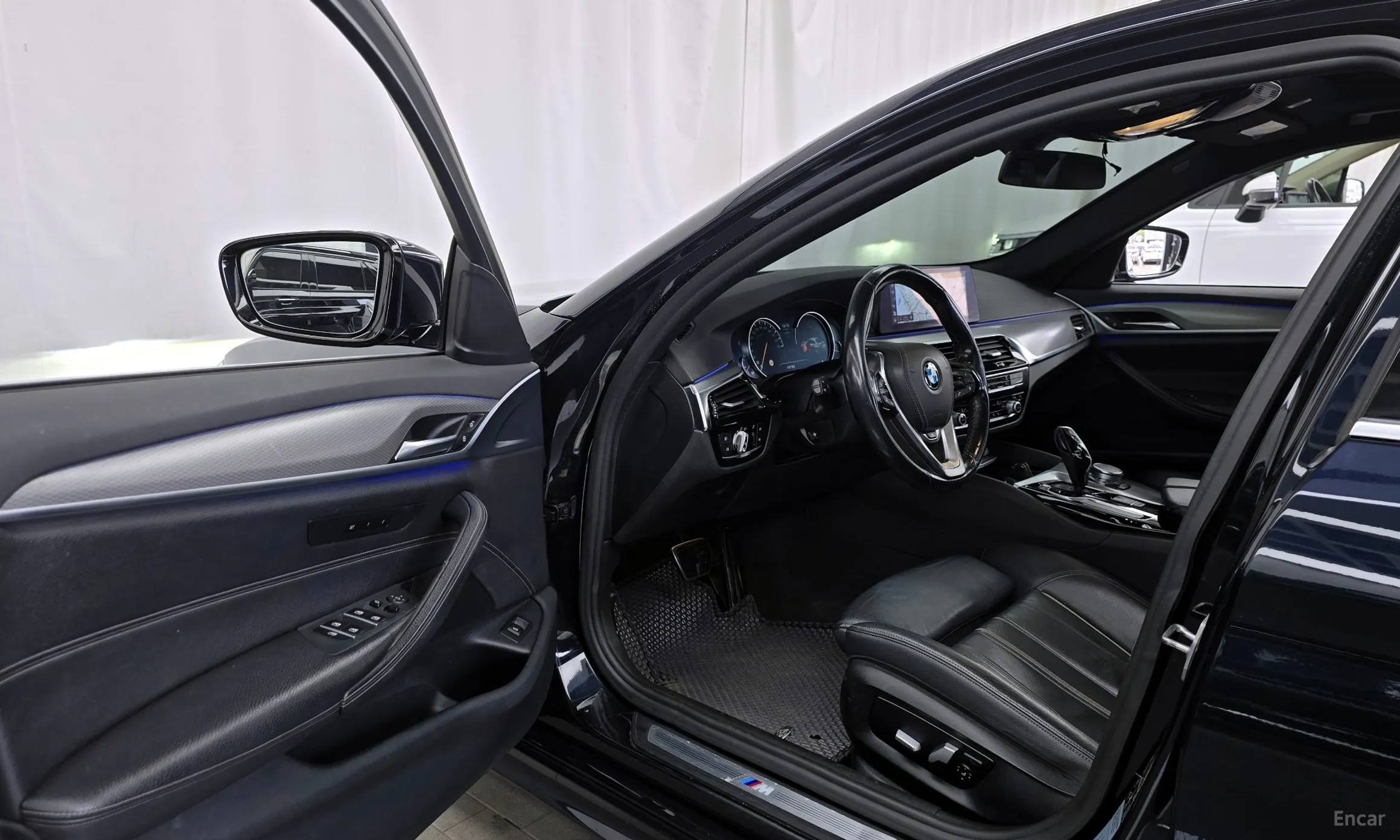 BMW 5 Series (G30) превью 10