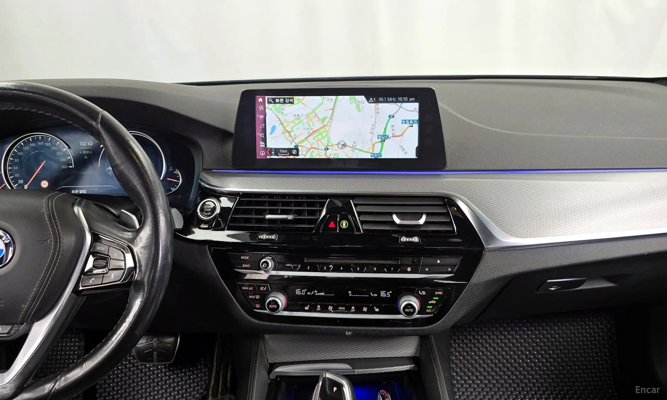 BMW 5 Series (G30) превью 12