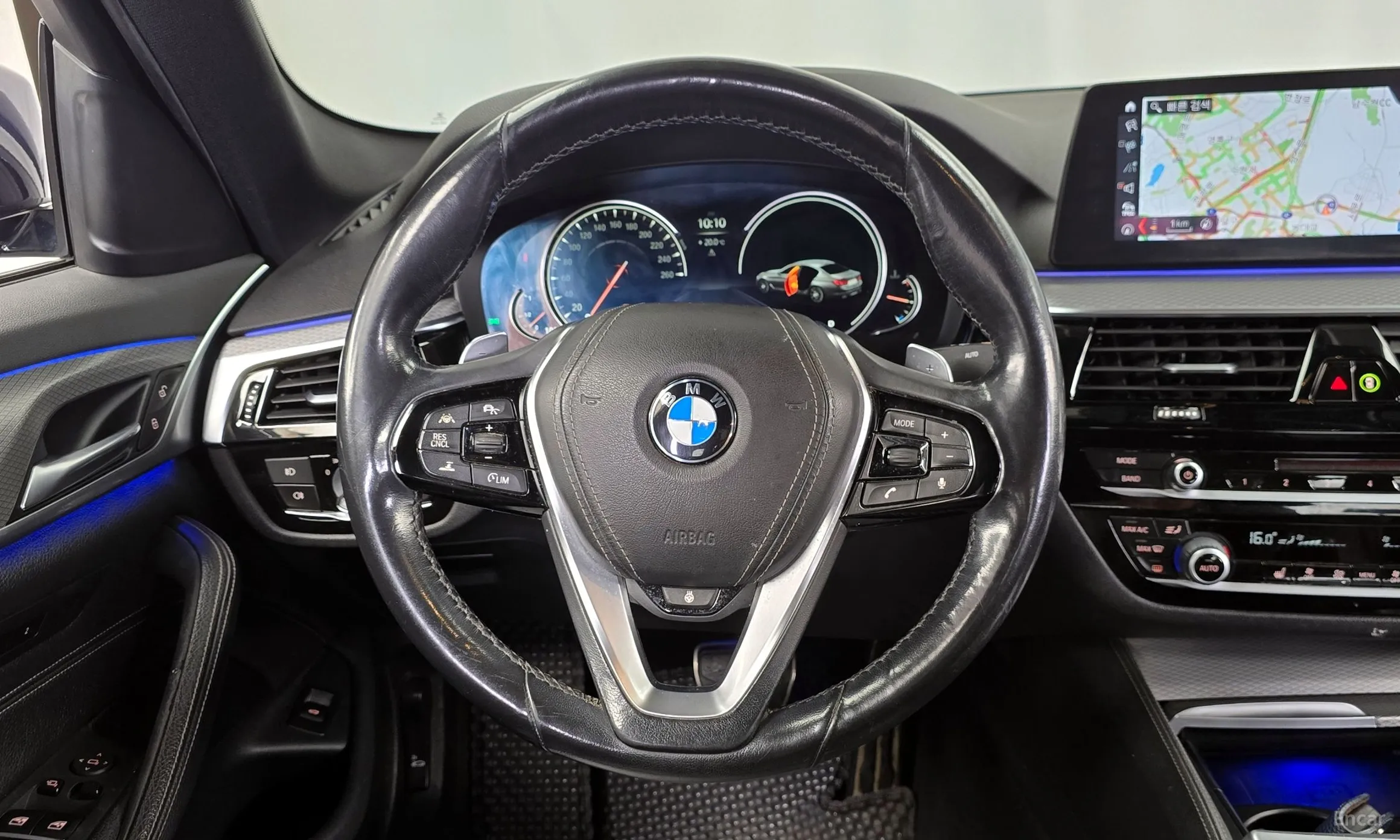 BMW 5 Series (G30) превью 13