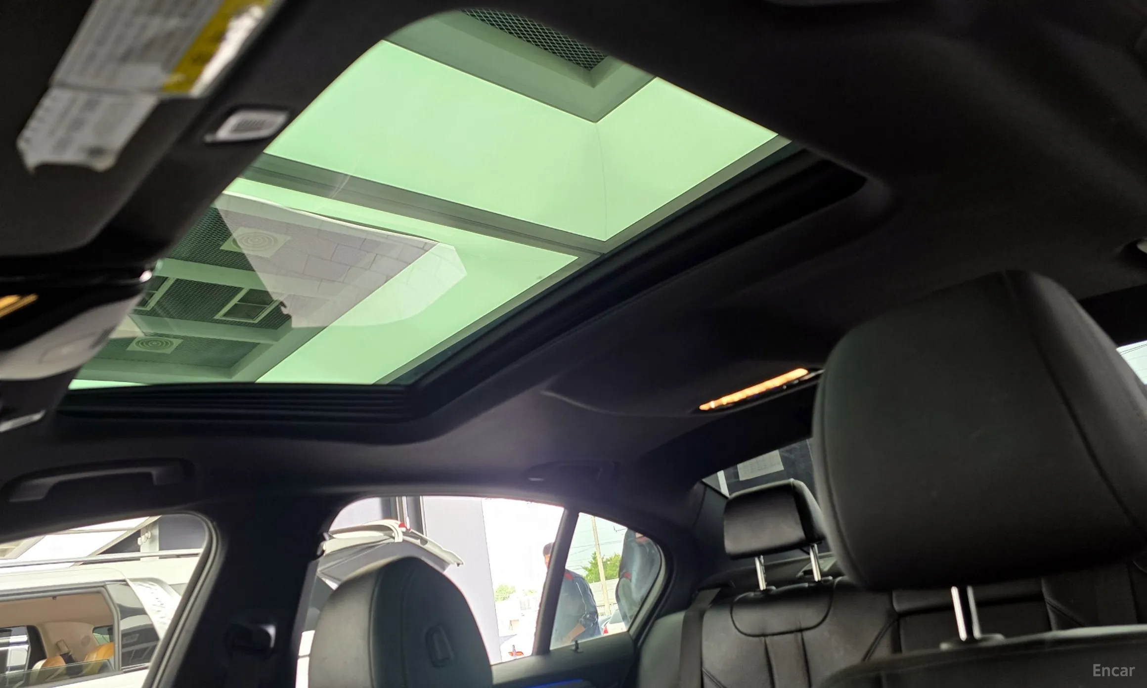 BMW 5 Series (G30) превью 15
