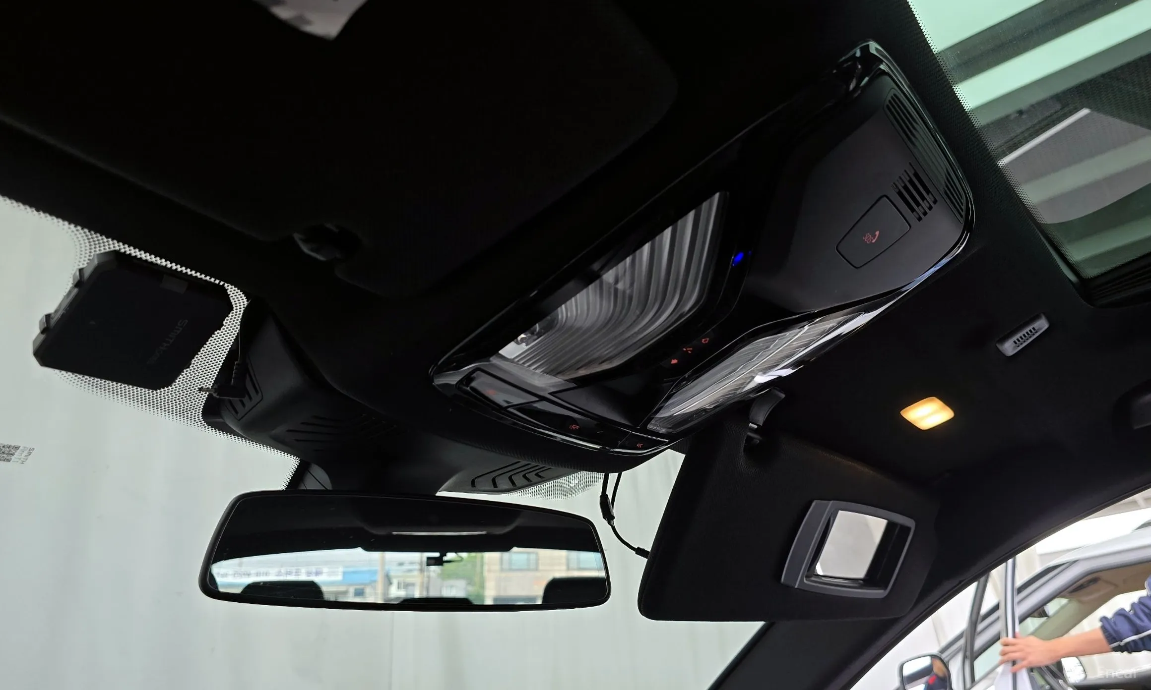 BMW 5 Series (G30) превью 19