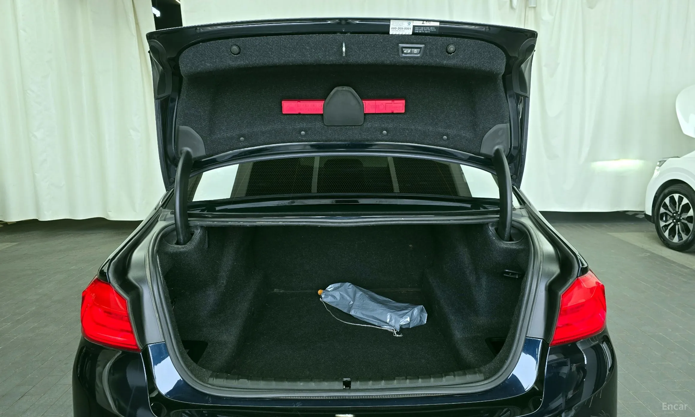 BMW 5 Series (G30) превью 20