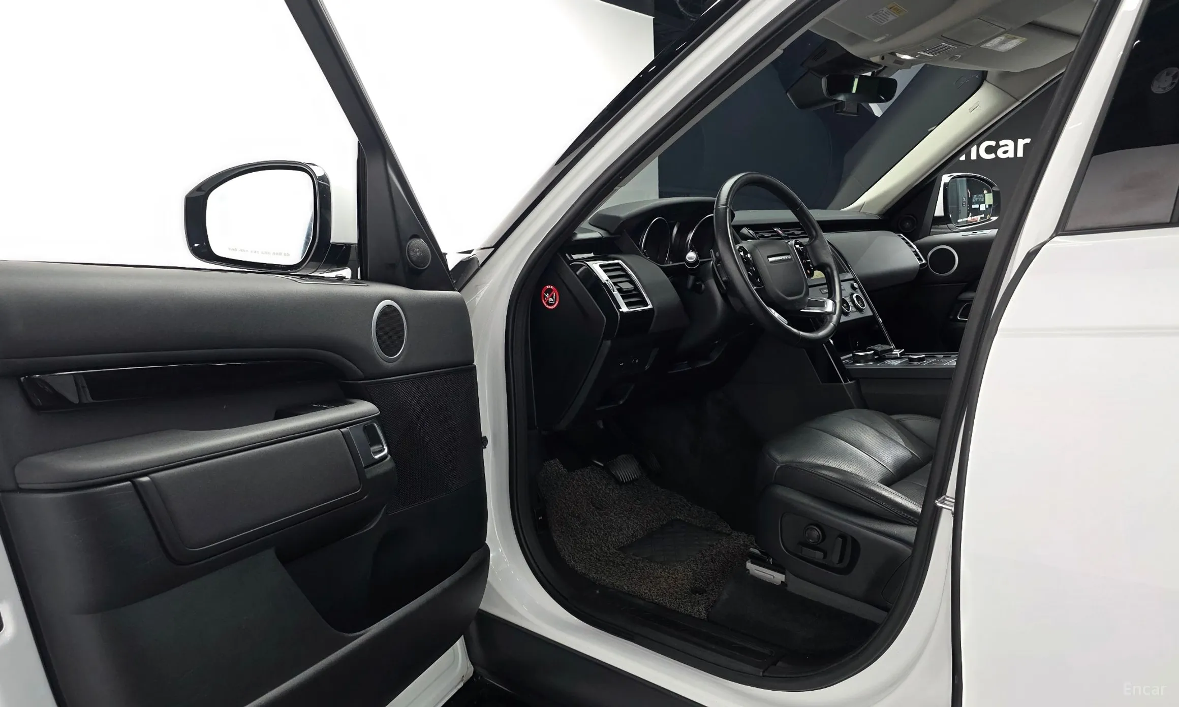 Land Rover Discovery 5 превью 10