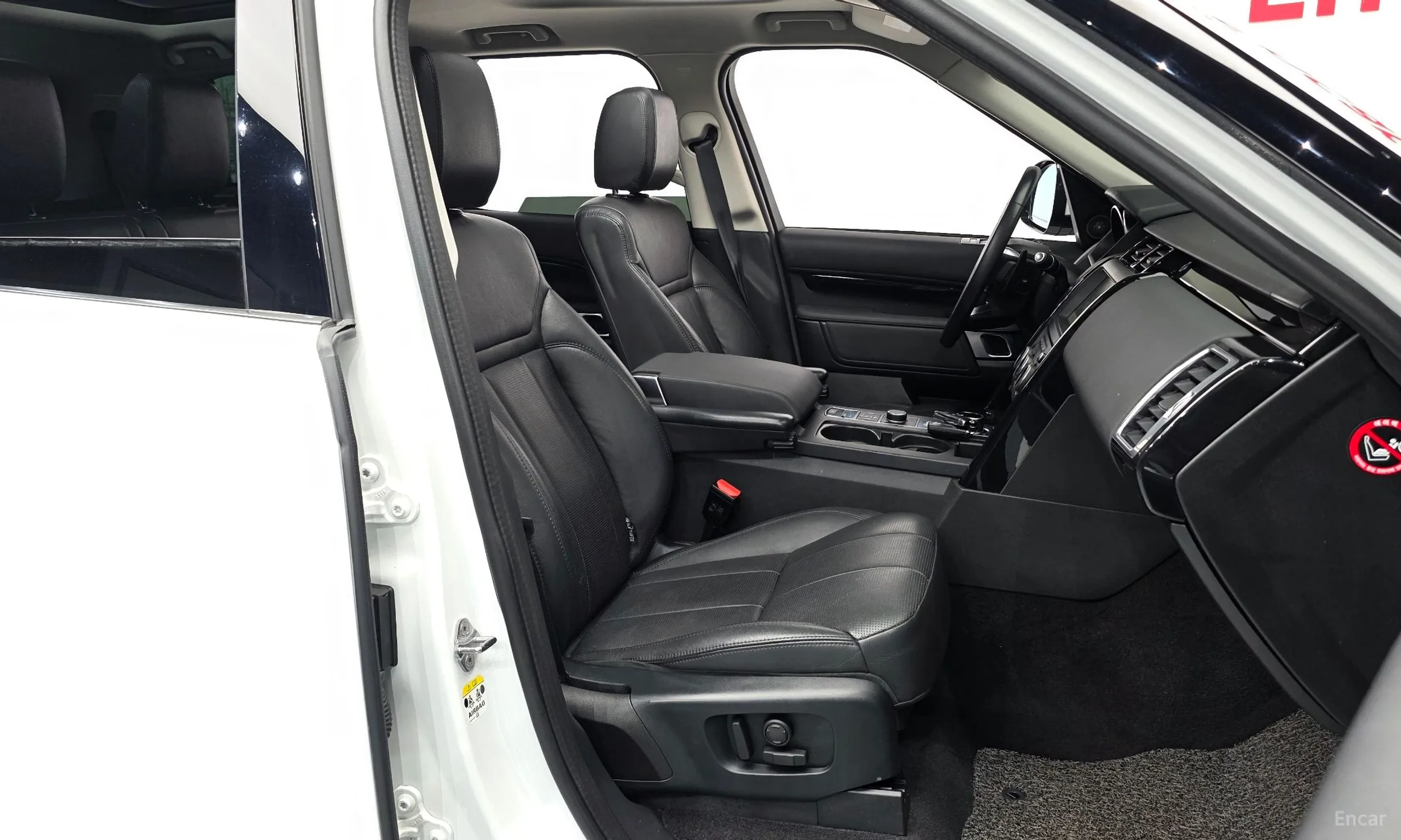 Land Rover Discovery 5 превью 11
