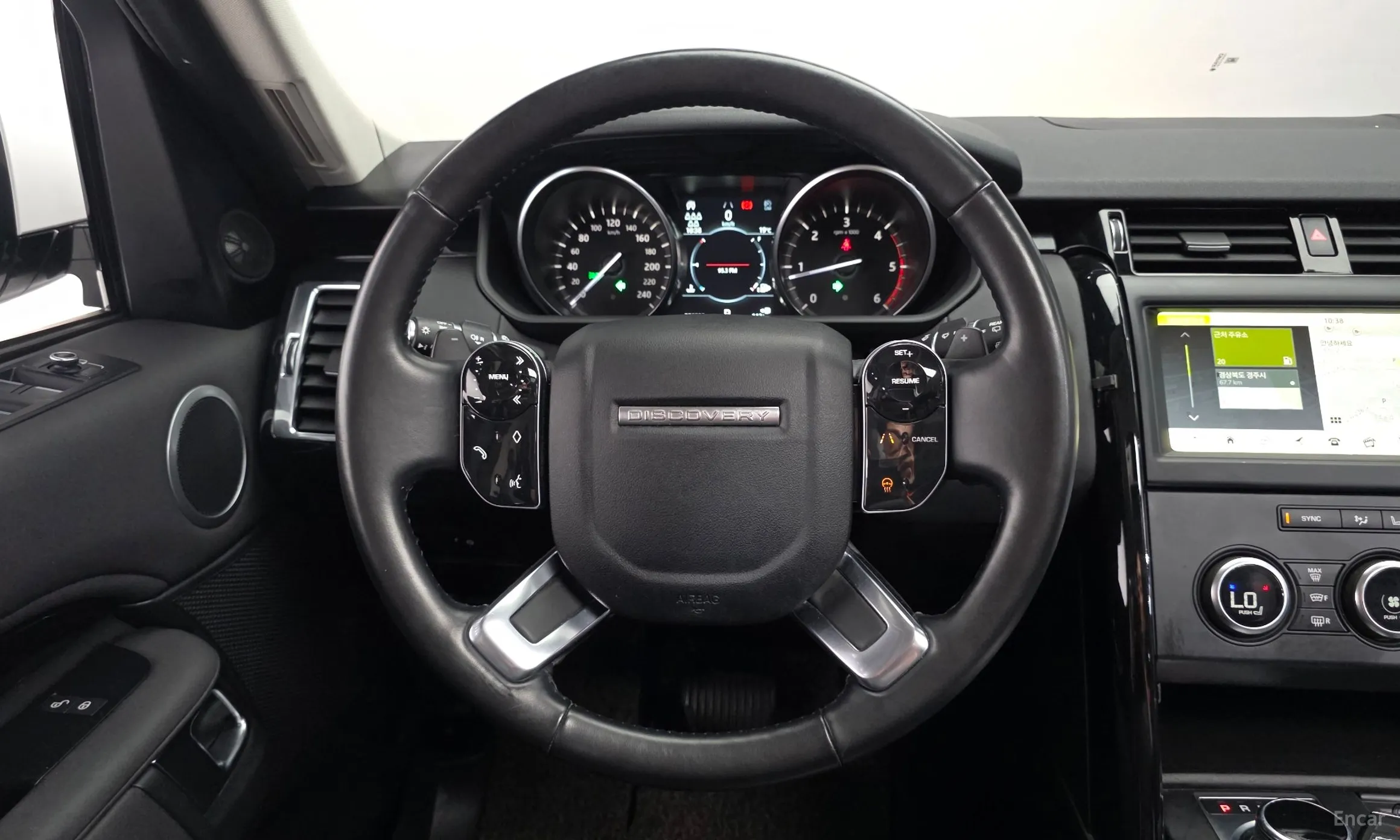 Land Rover Discovery 5 превью 13