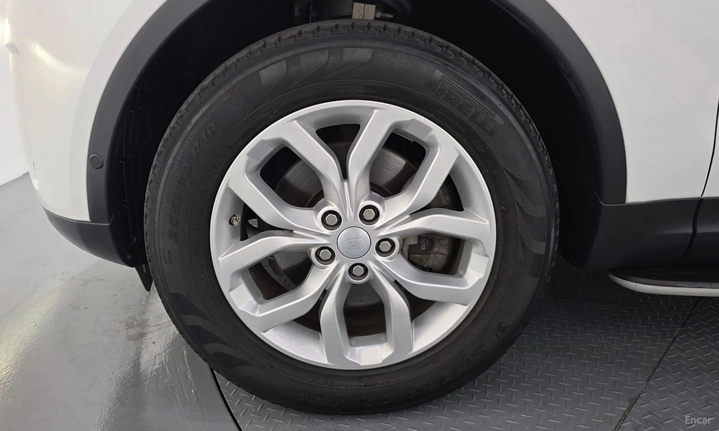 Land Rover Discovery 5 превью 5
