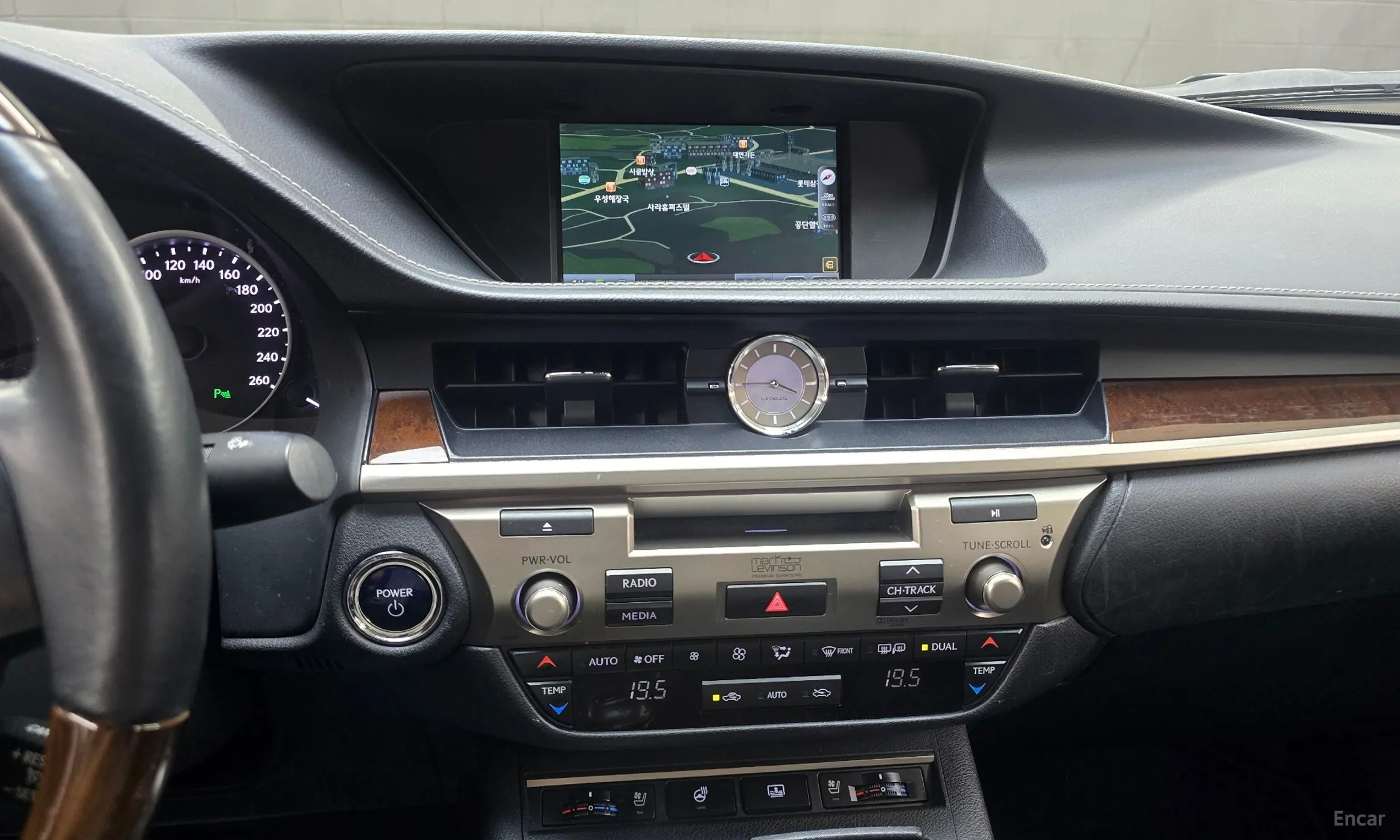 Lexus New ES300h превью 17