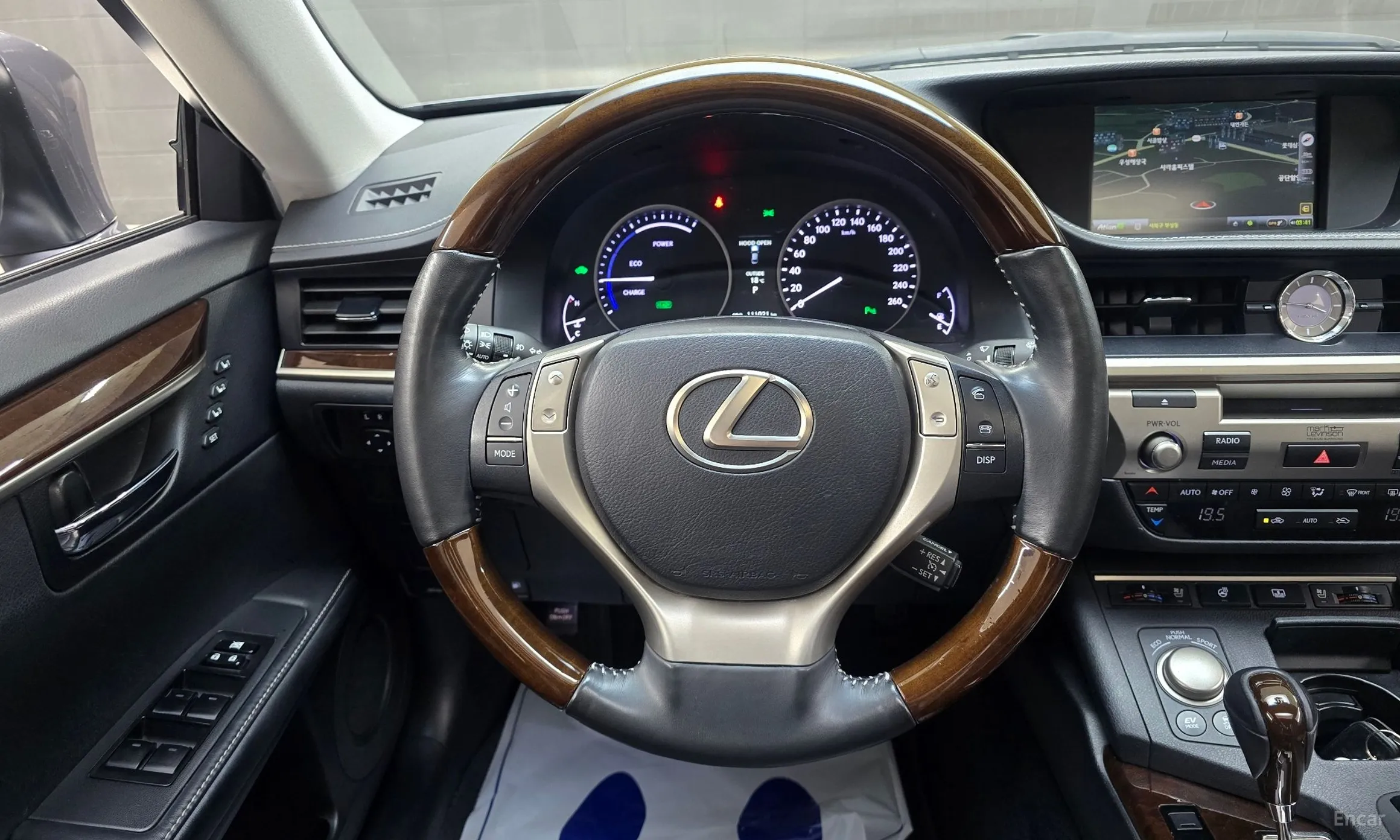 Lexus New ES300h превью 18