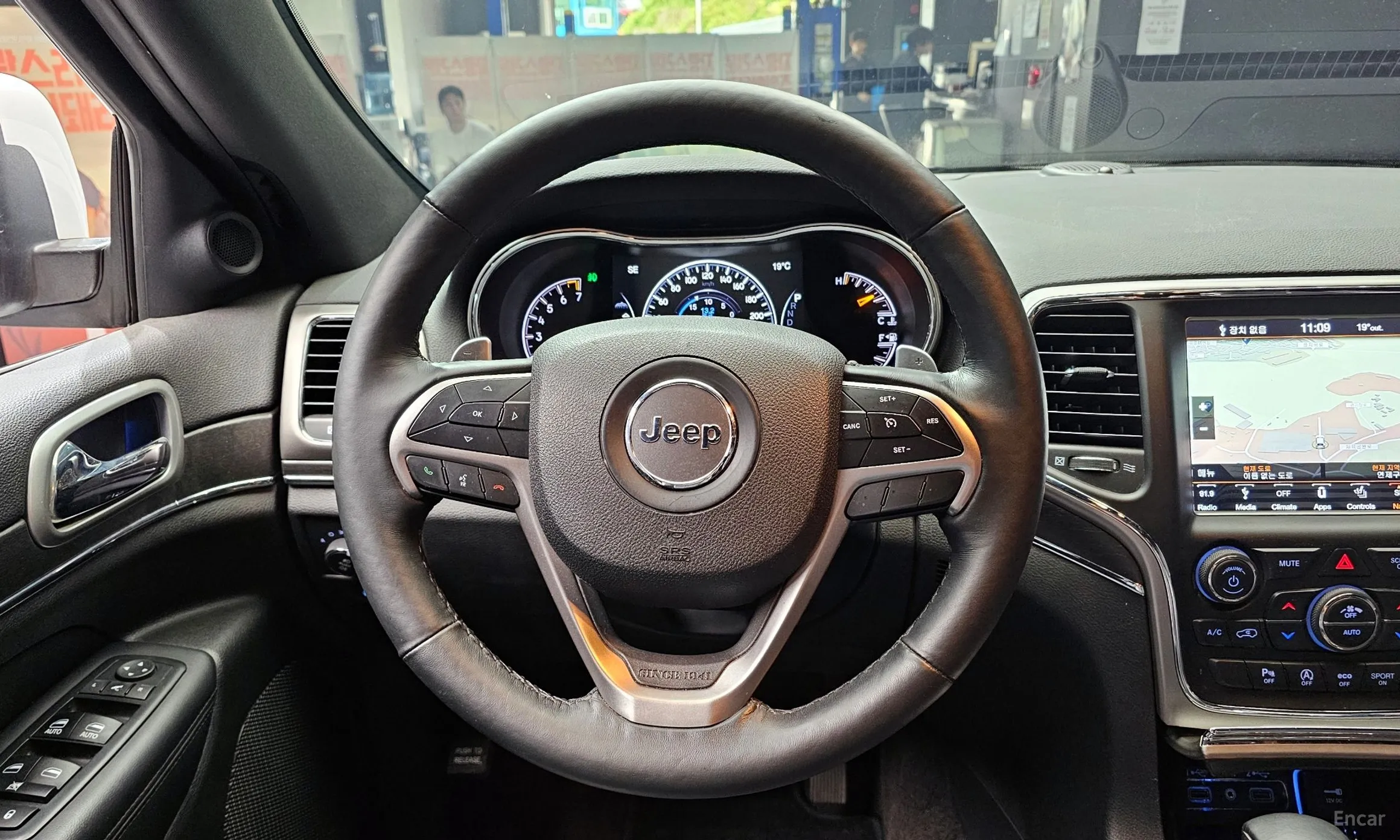 Jeep Grand Cherokee превью 13