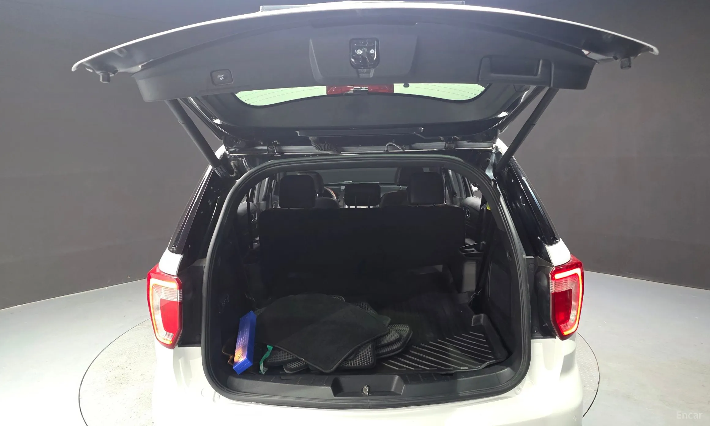Ford Explorer превью 20