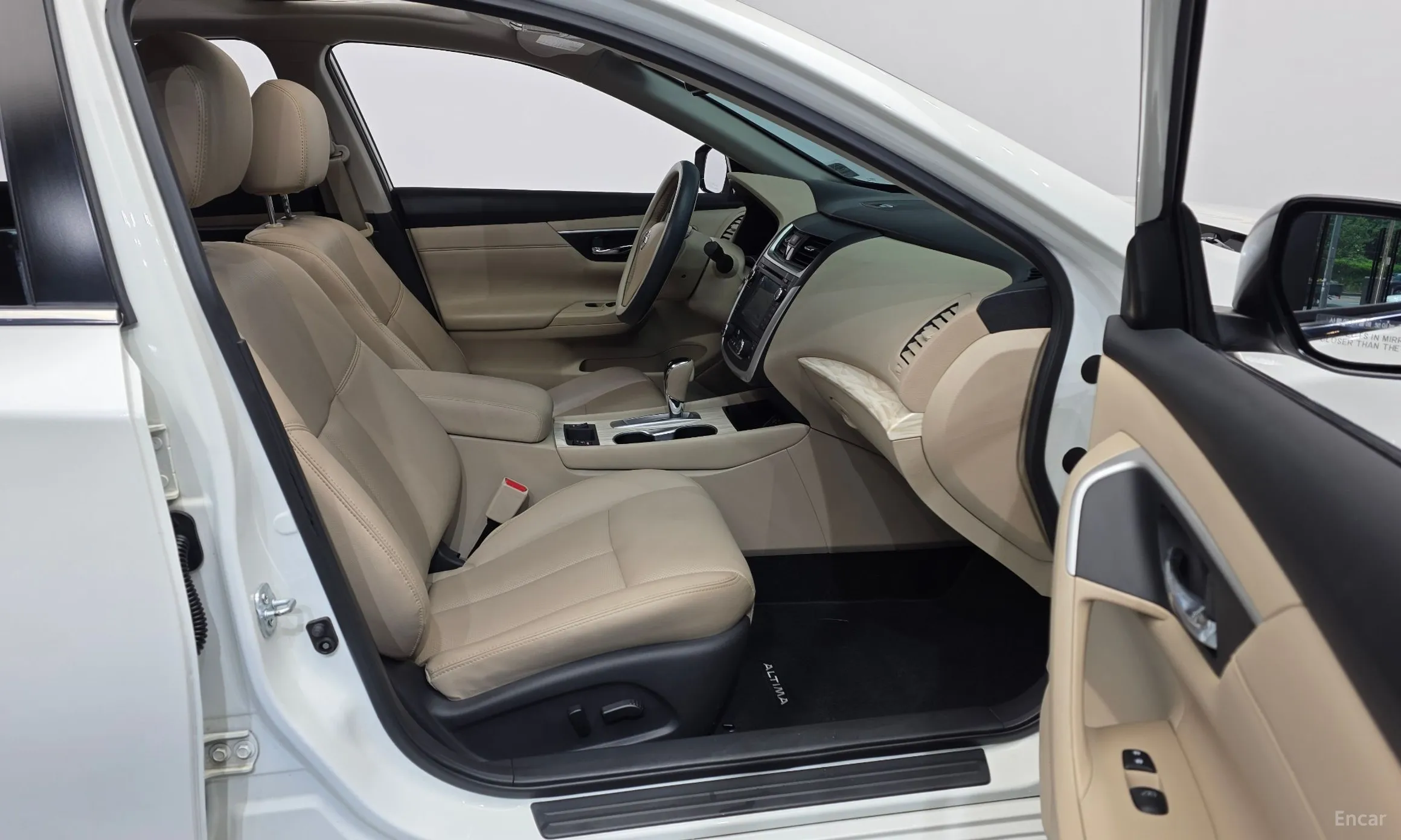 Nissan Altima превью 11