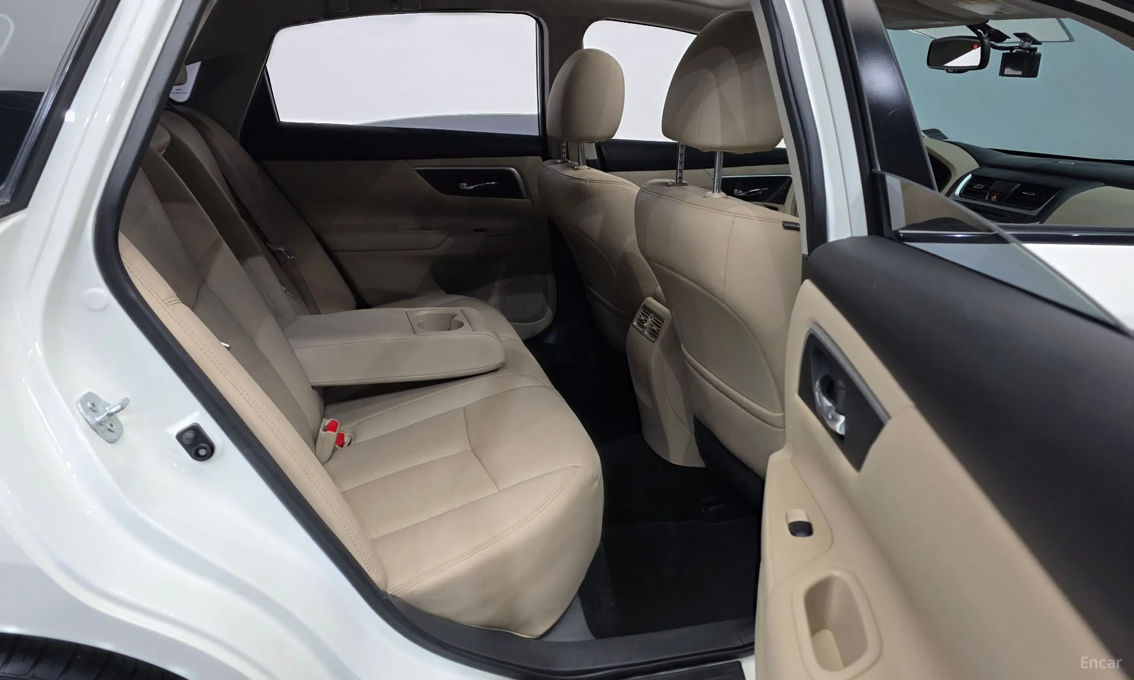 Nissan Altima превью 12