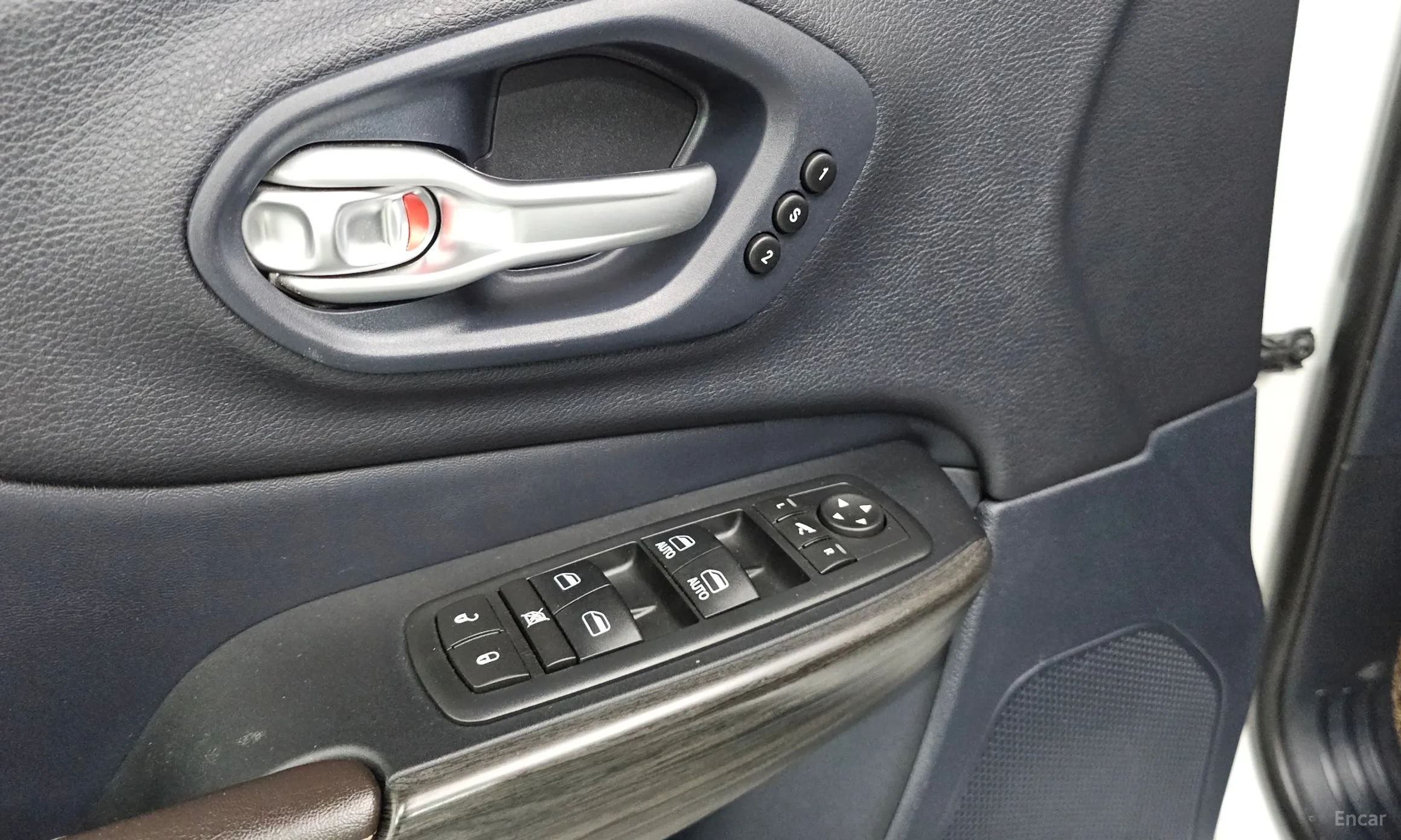 Jeep Cherokee (KL) превью 18