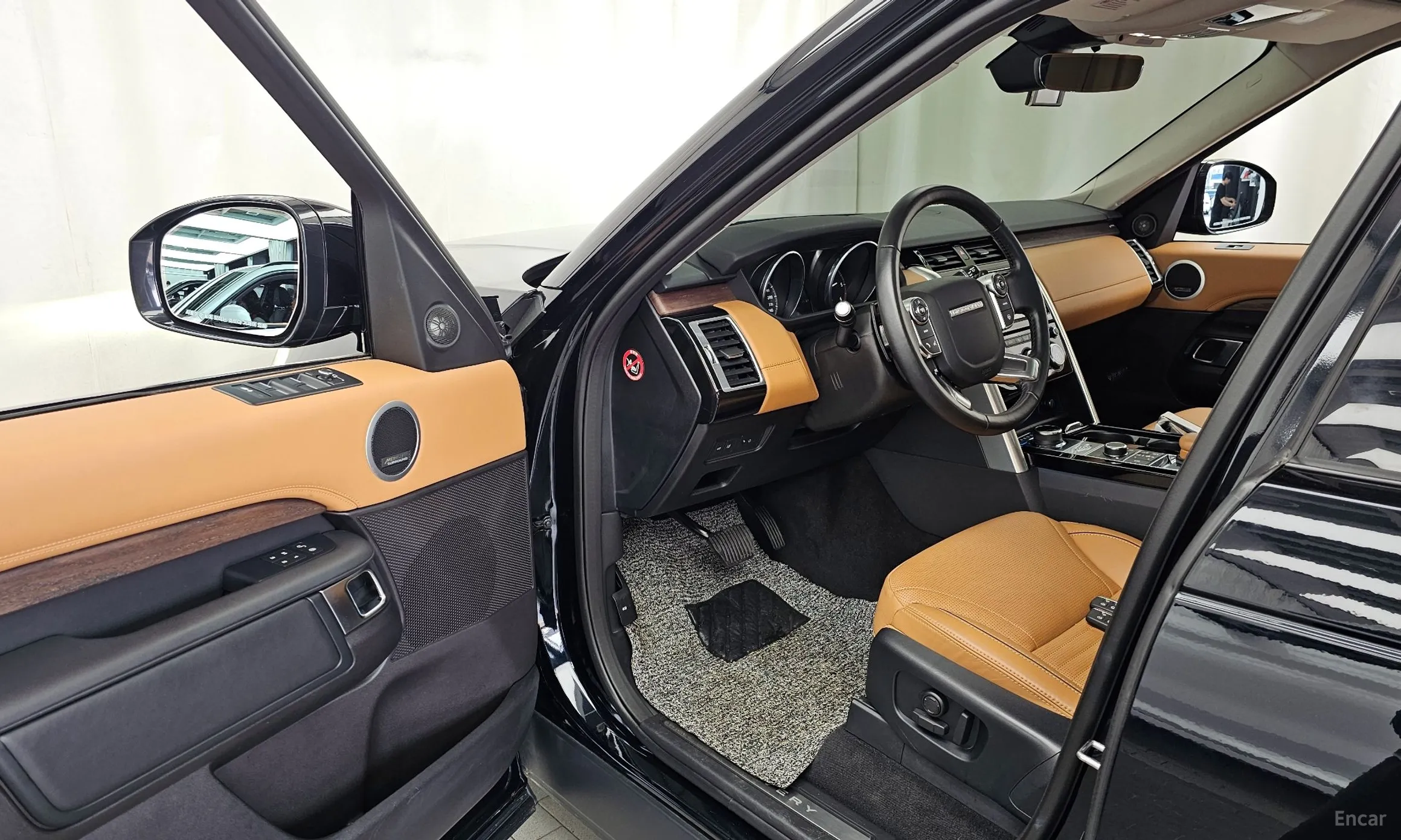 Land Rover Discovery 5 превью 10