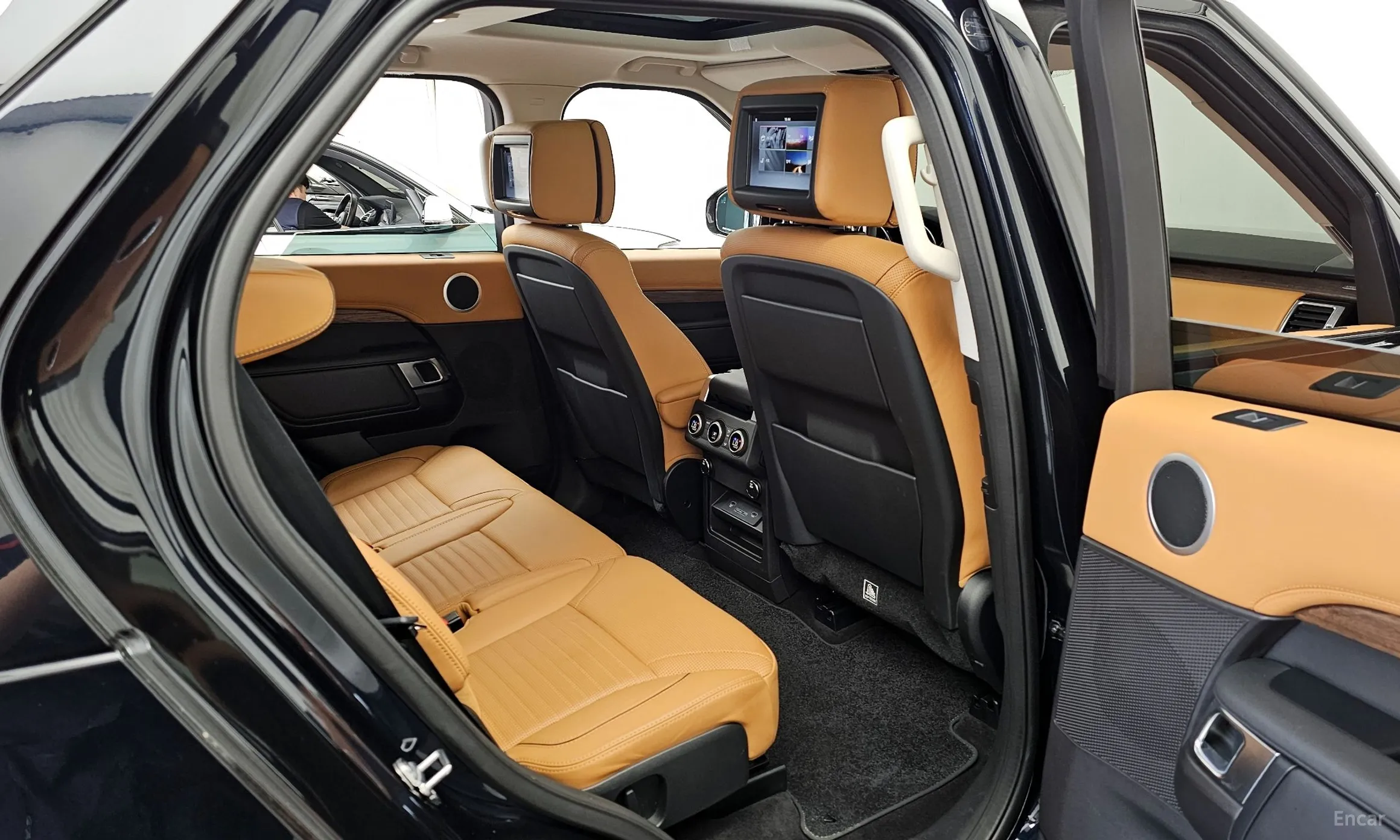Land Rover Discovery 5 превью 12