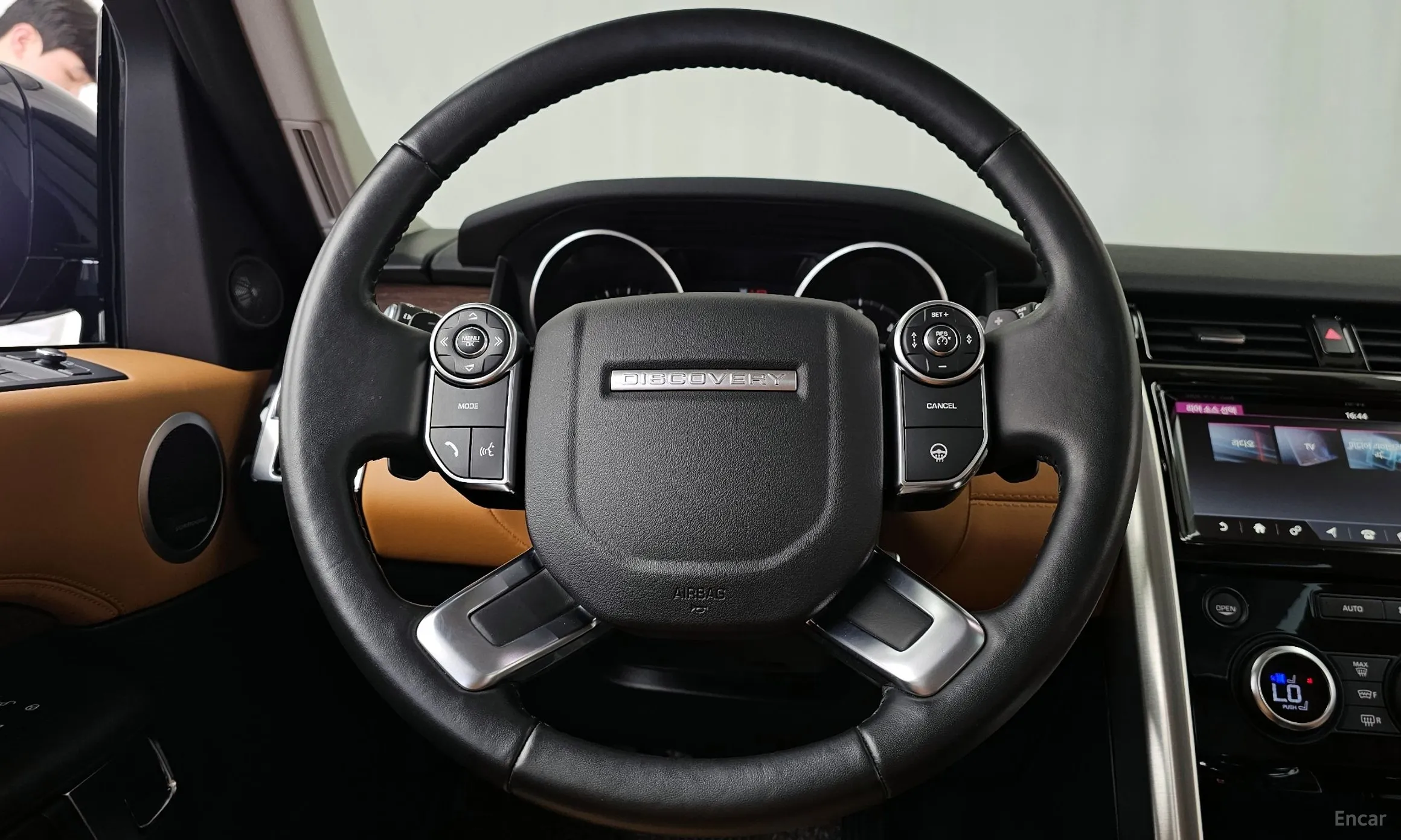 Land Rover Discovery 5 превью 13
