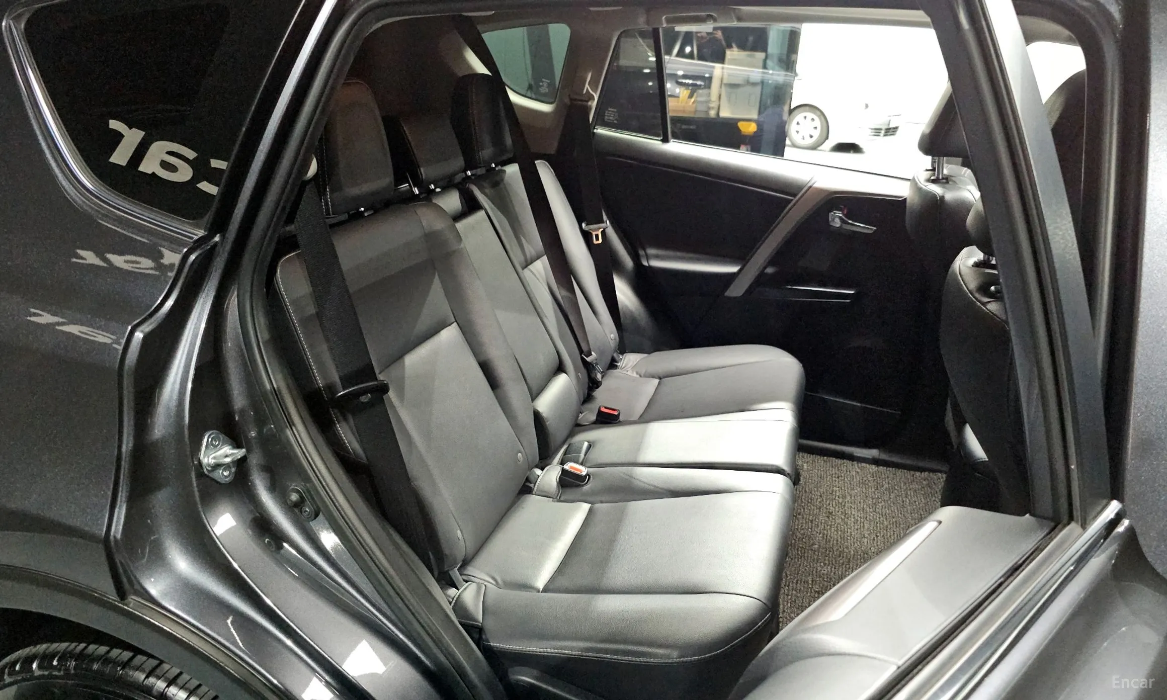 Toyota RAV4 превью 11