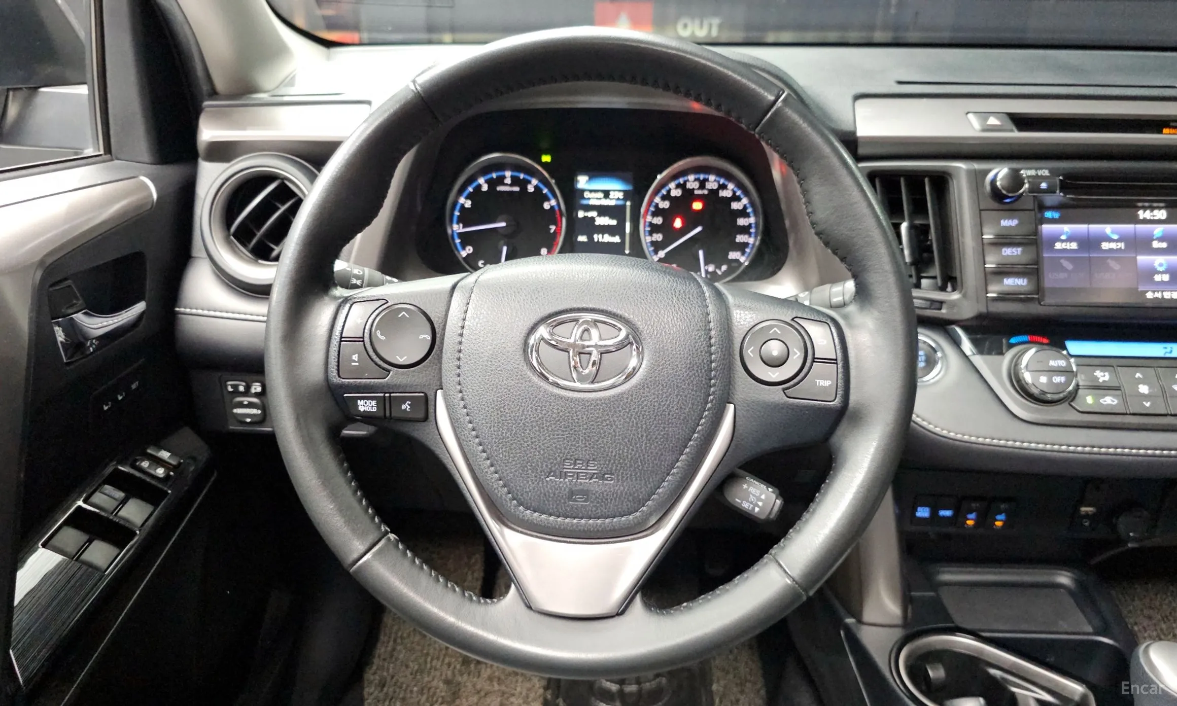 Toyota RAV4 превью 13