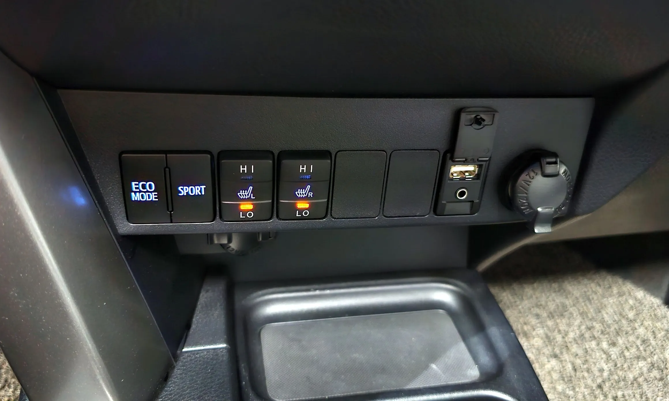 Toyota RAV4 превью 17
