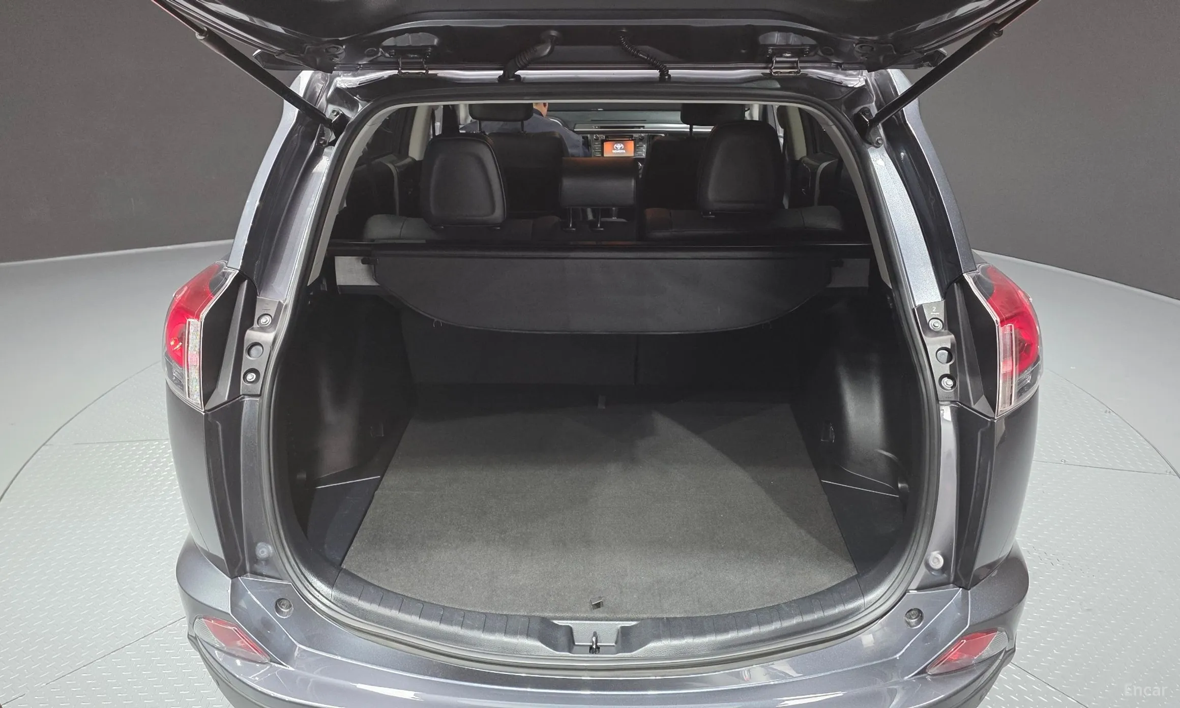 Toyota RAV4 превью 20