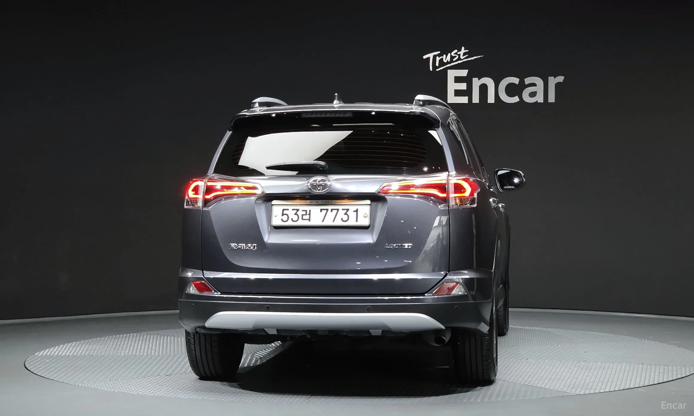 Toyota RAV4 превью 4