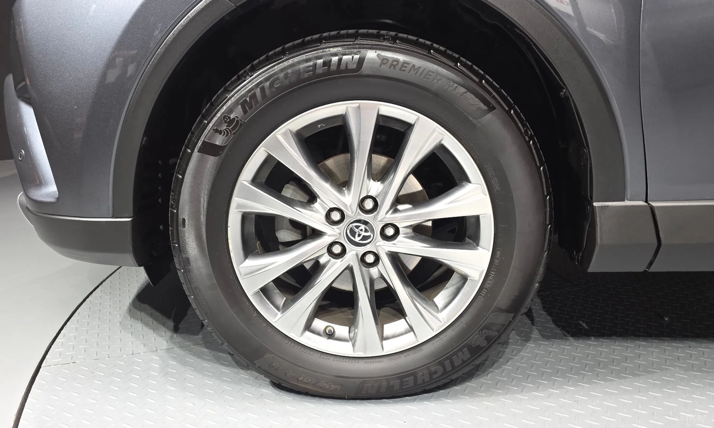 Toyota RAV4 превью 5
