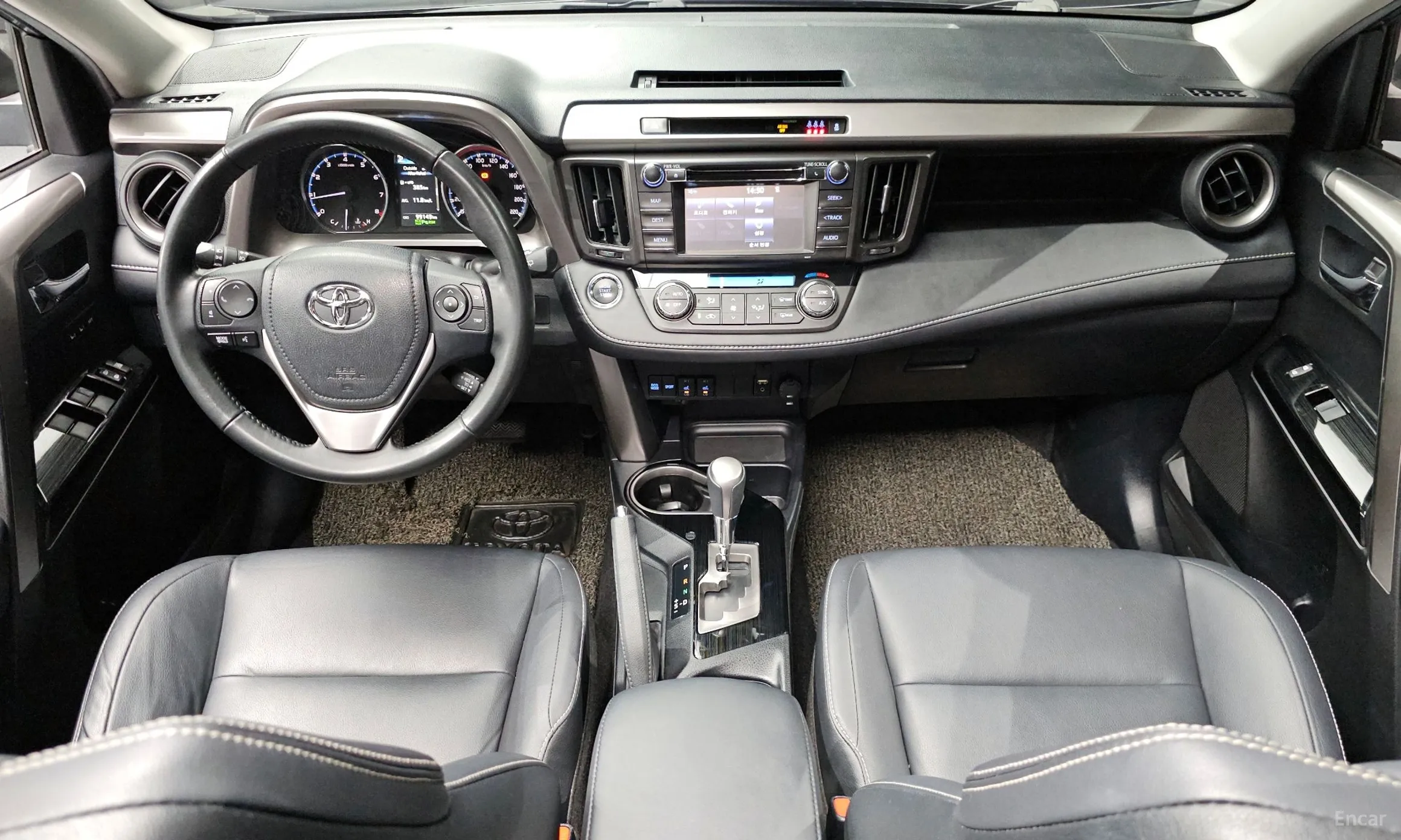 Toyota RAV4 превью 7