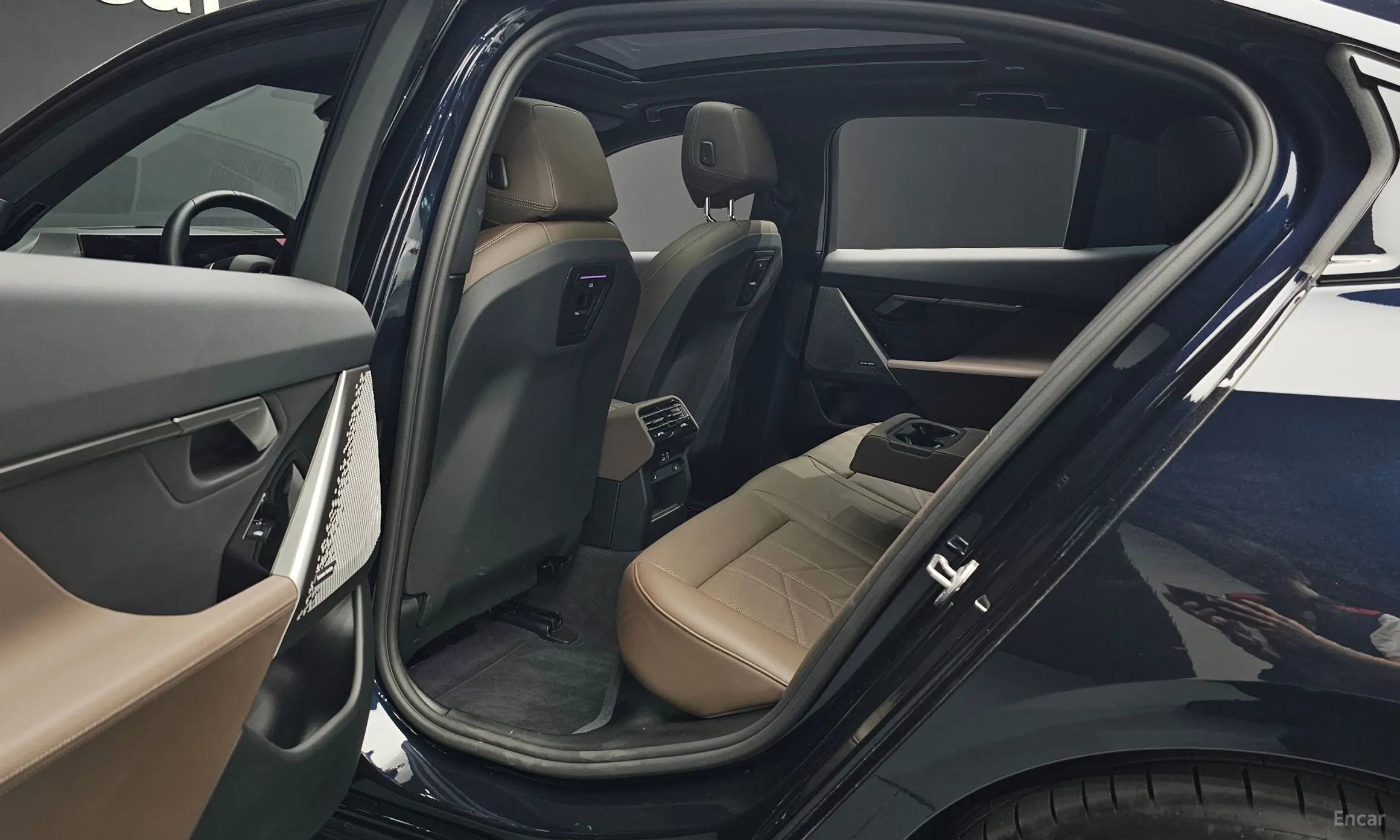 BMW 5 Series (G60) превью 11