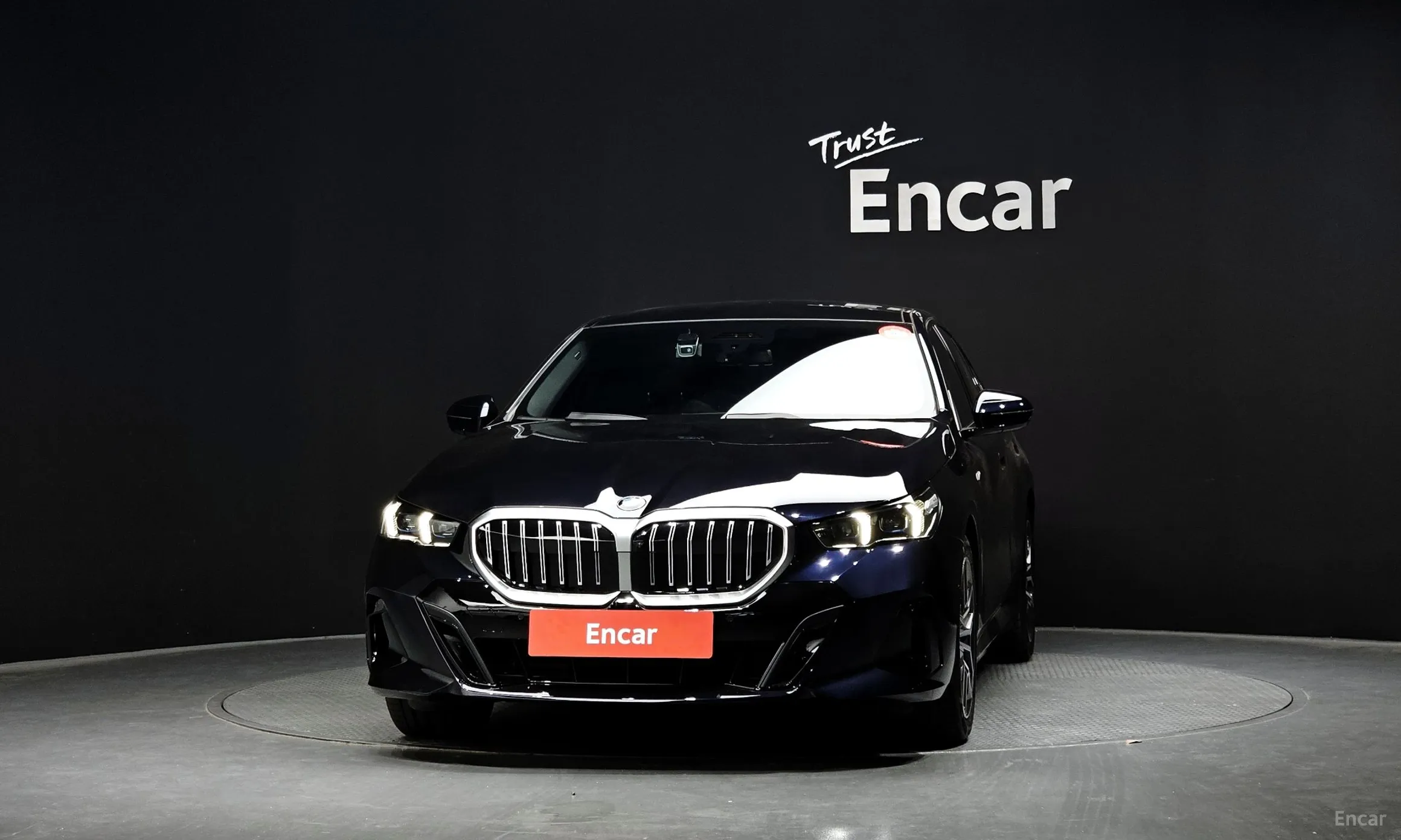 BMW 5 Series (G60) превью 3