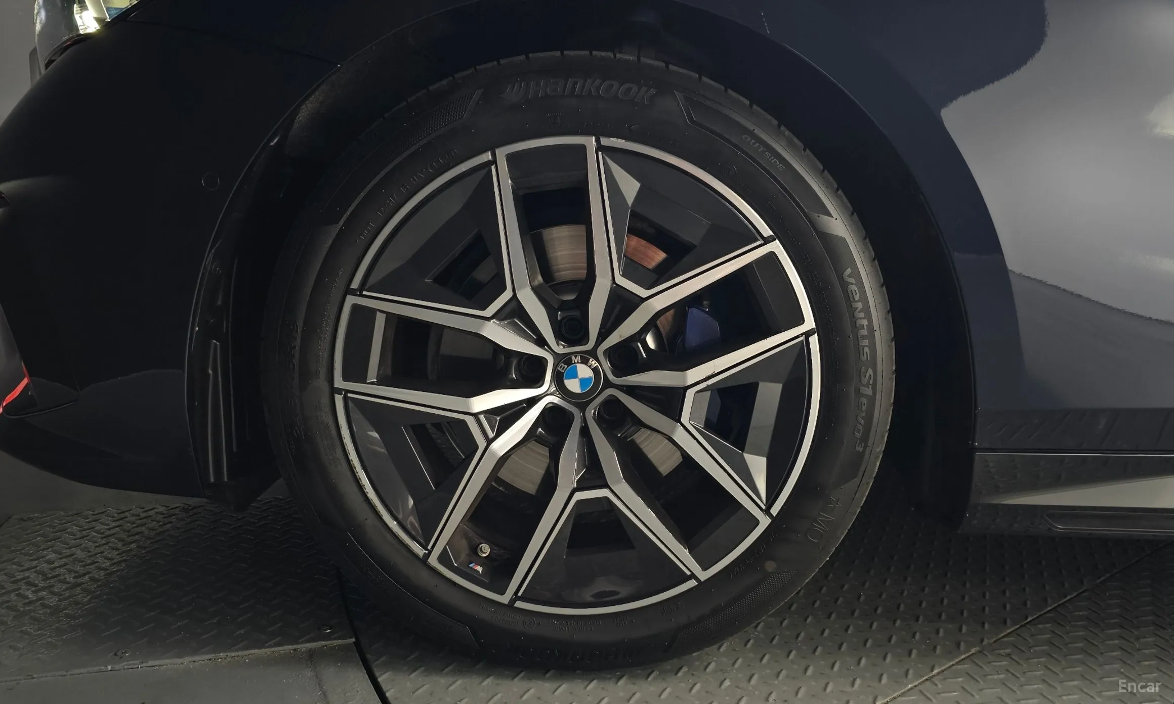 BMW 5 Series (G60) превью 5
