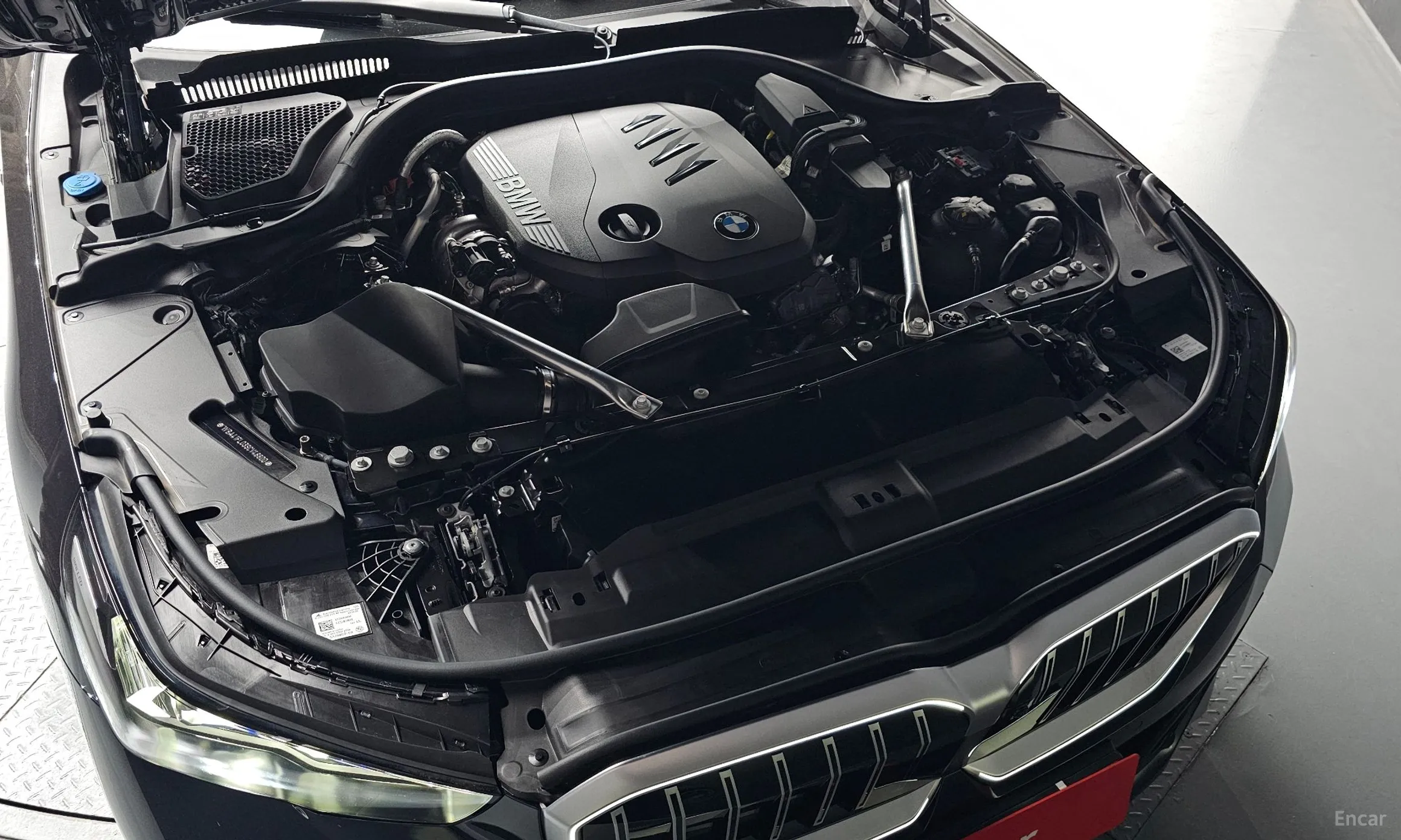 BMW 5 Series (G60) превью 6