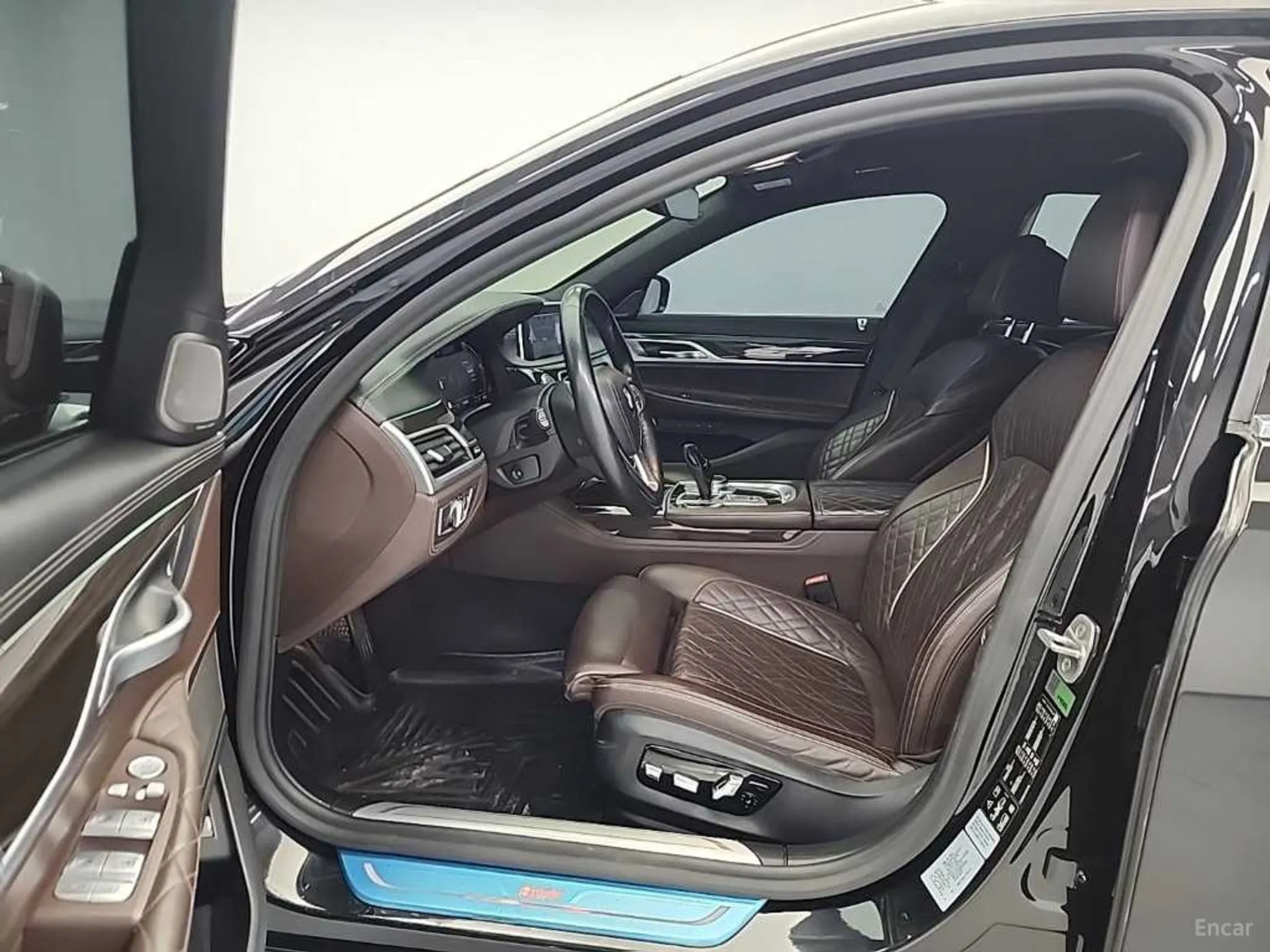 BMW 7 Series (G11) превью 11