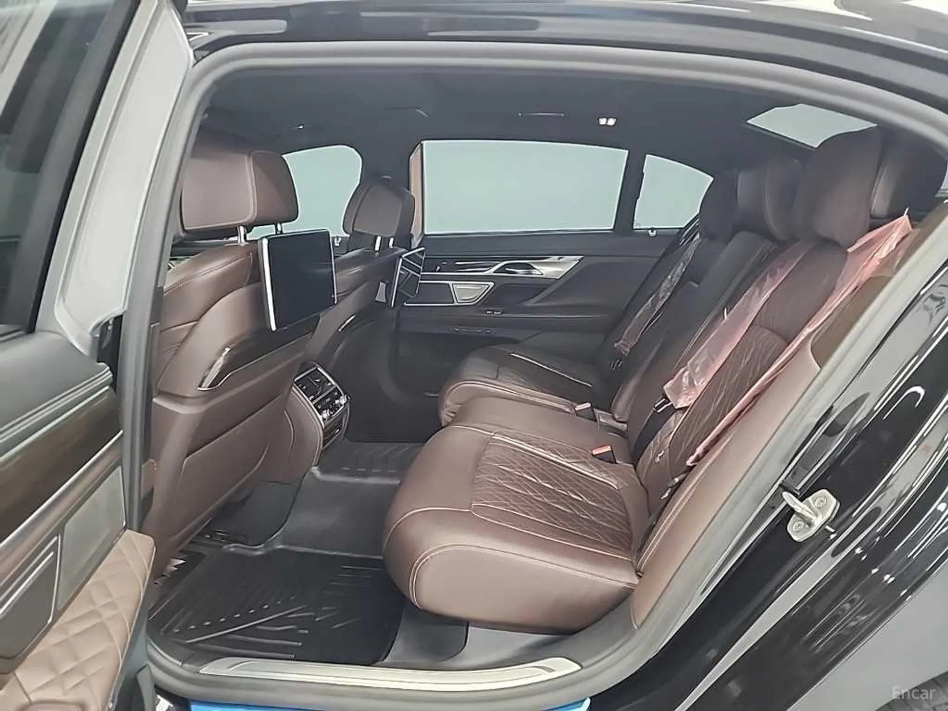 BMW 7 Series (G11) превью 12