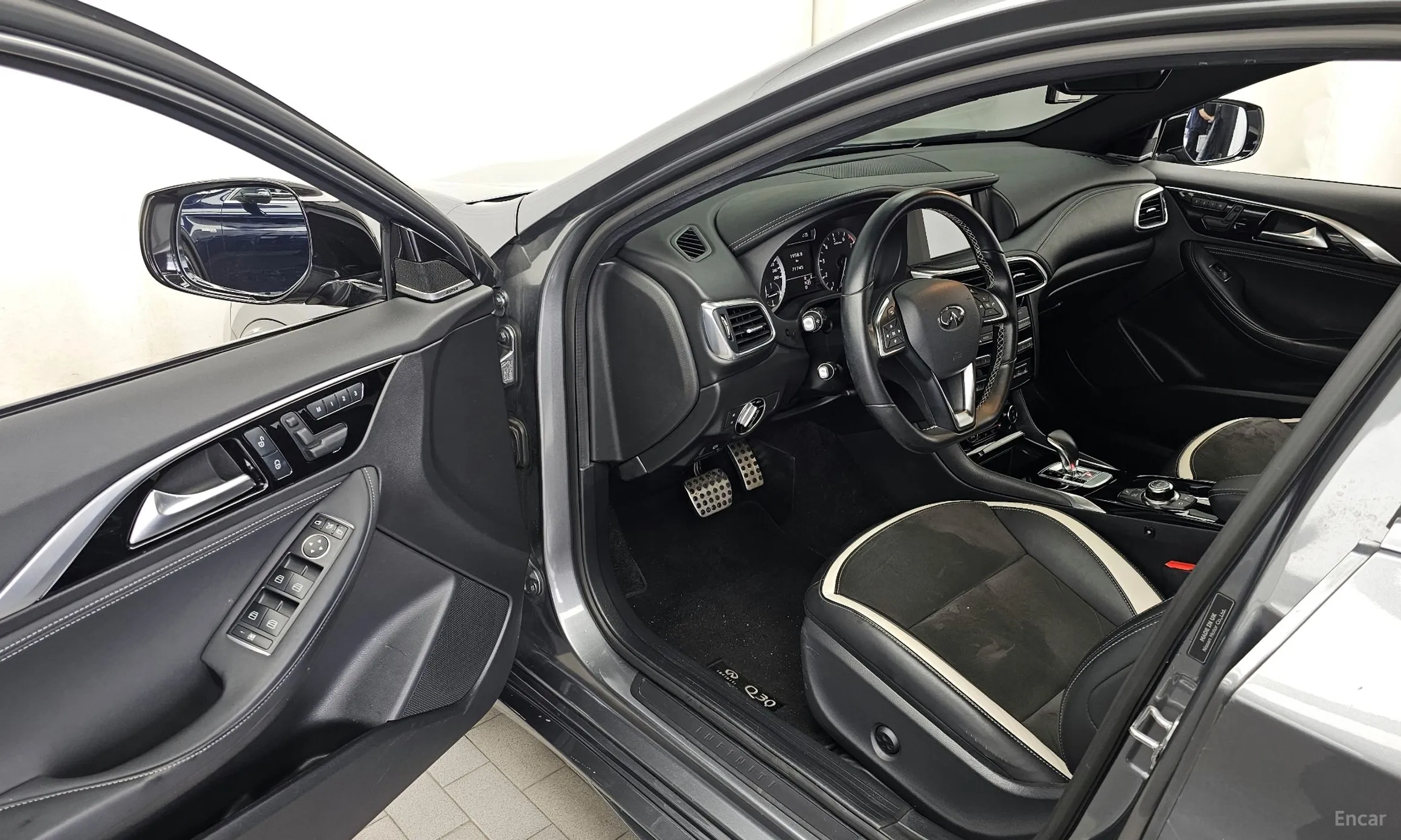 Infiniti Q30 превью 10