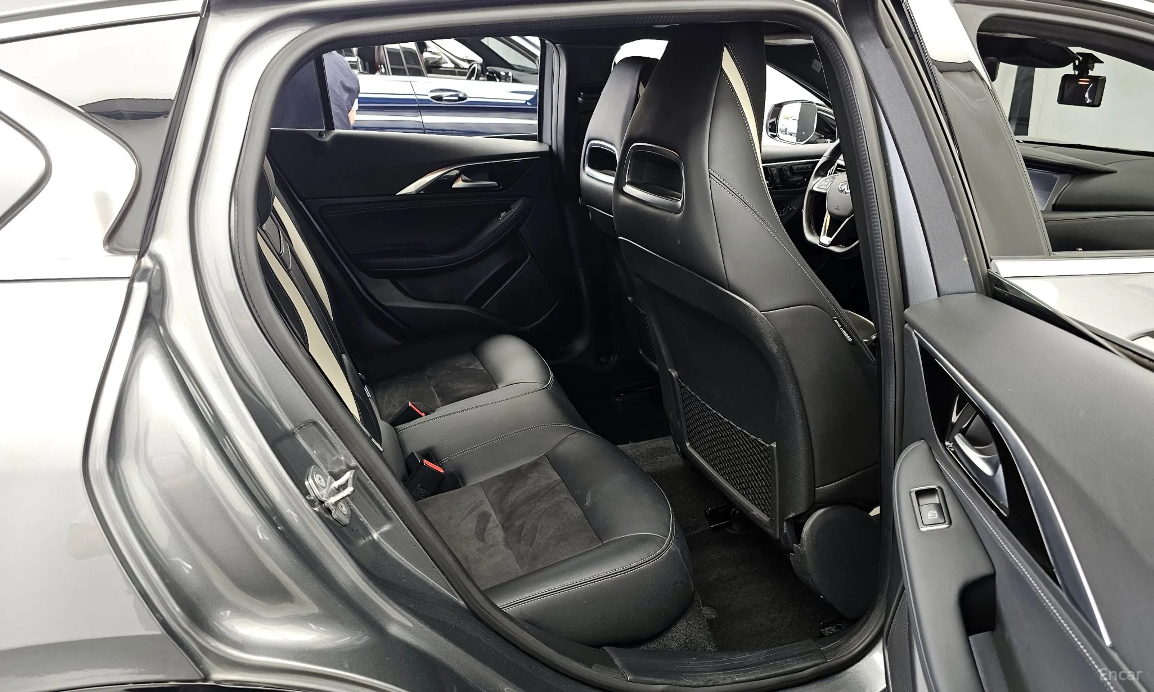 Infiniti Q30 превью 12