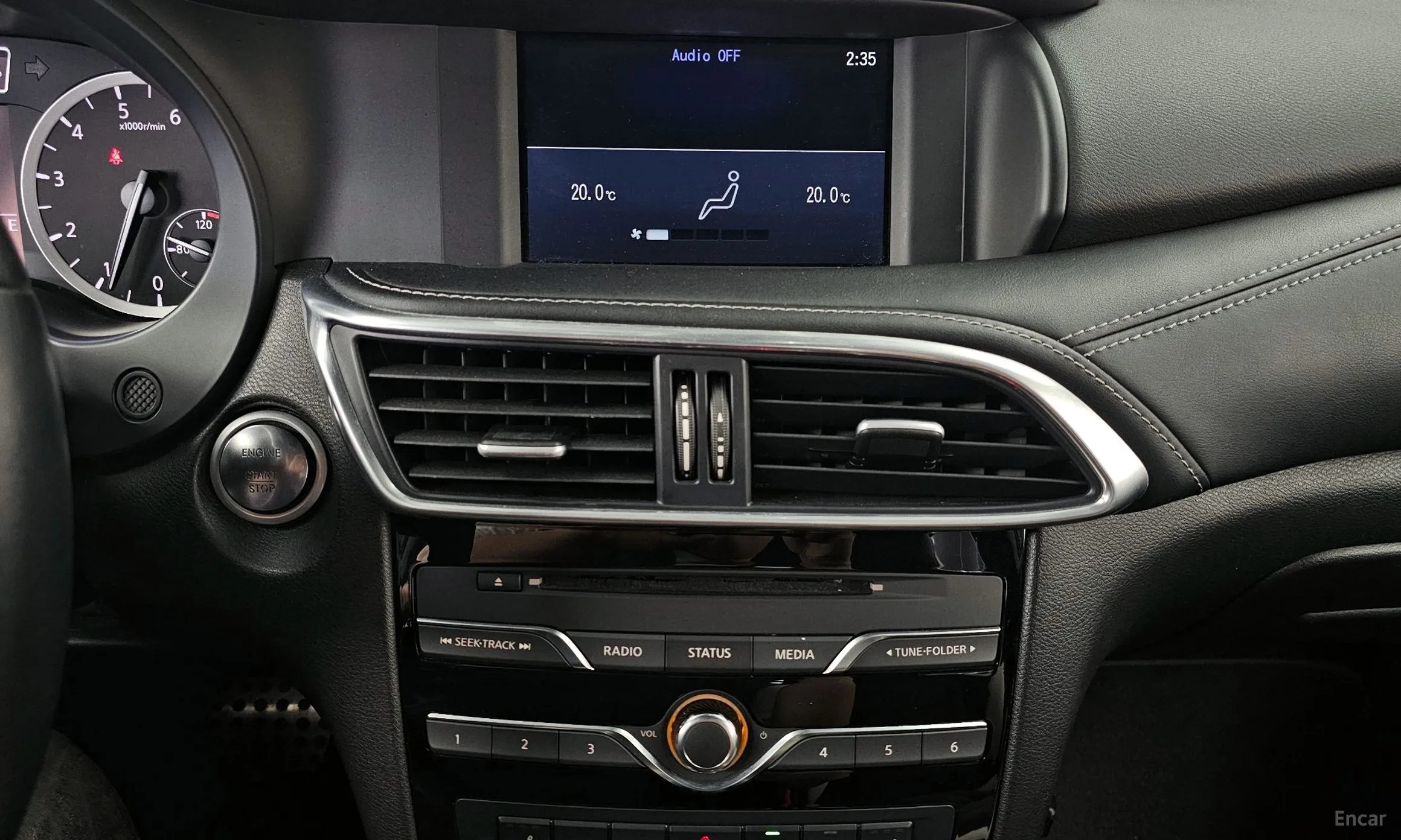 Infiniti Q30 превью 14
