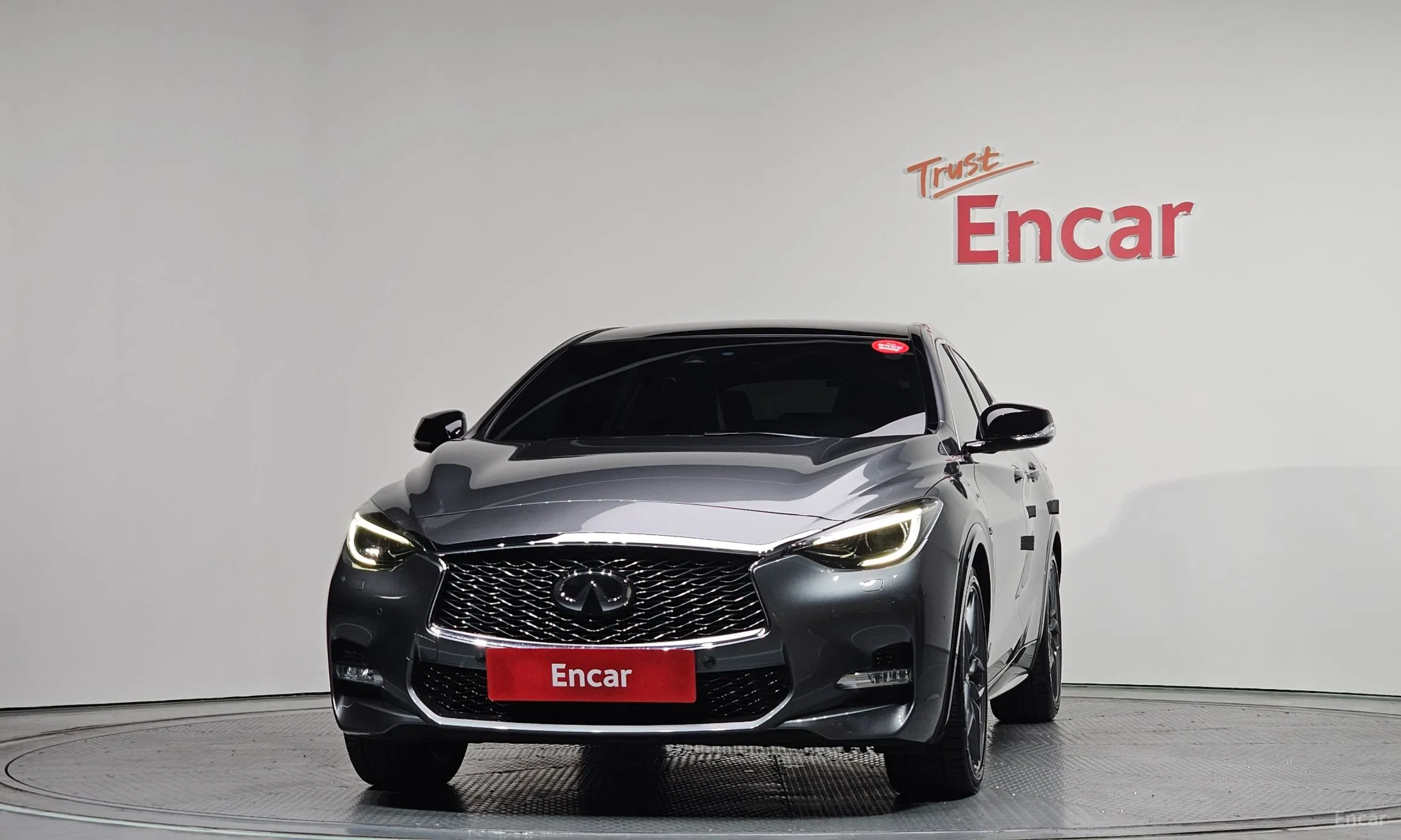 Infiniti Q30 превью 3