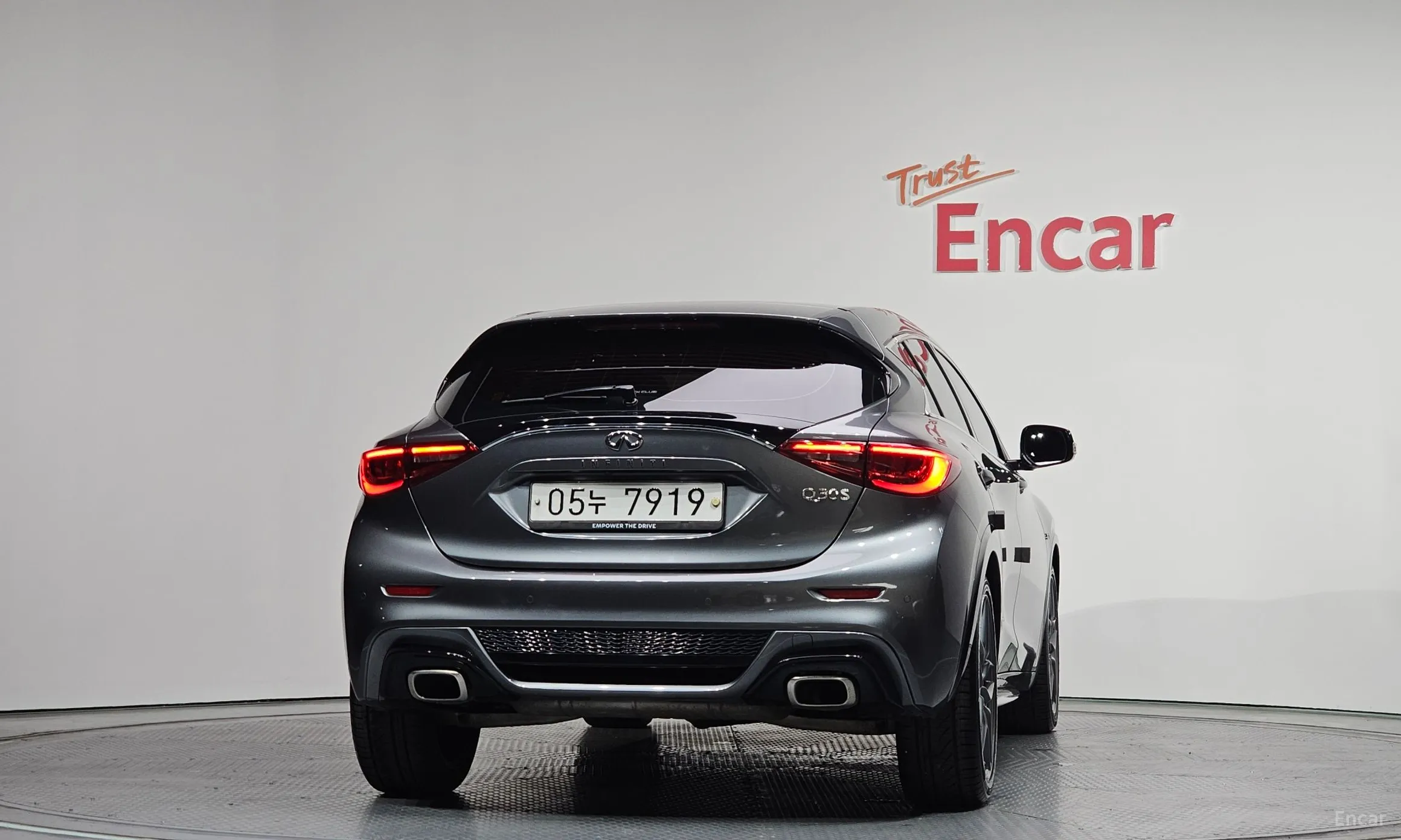 Infiniti Q30 превью 4