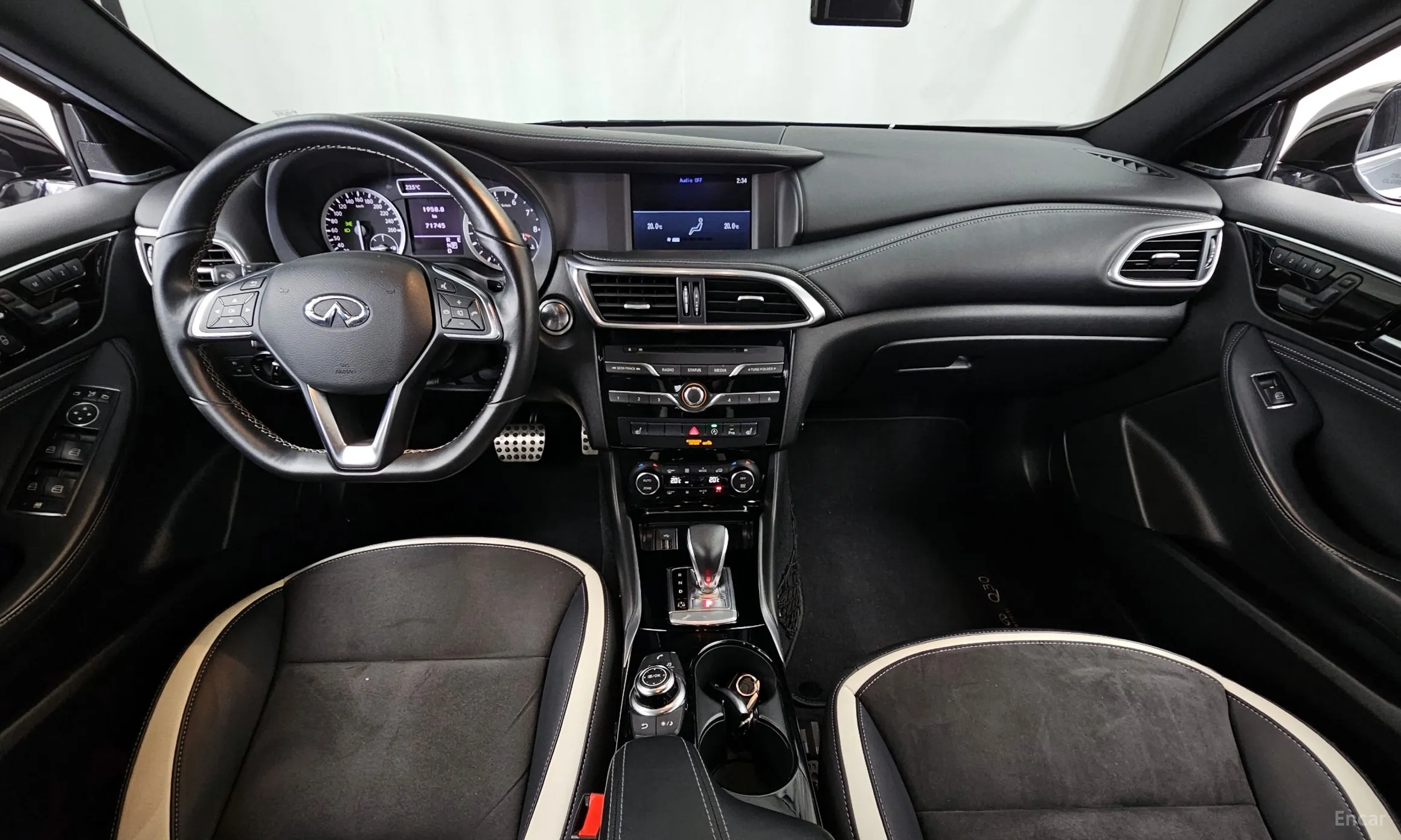 Infiniti Q30 превью 7