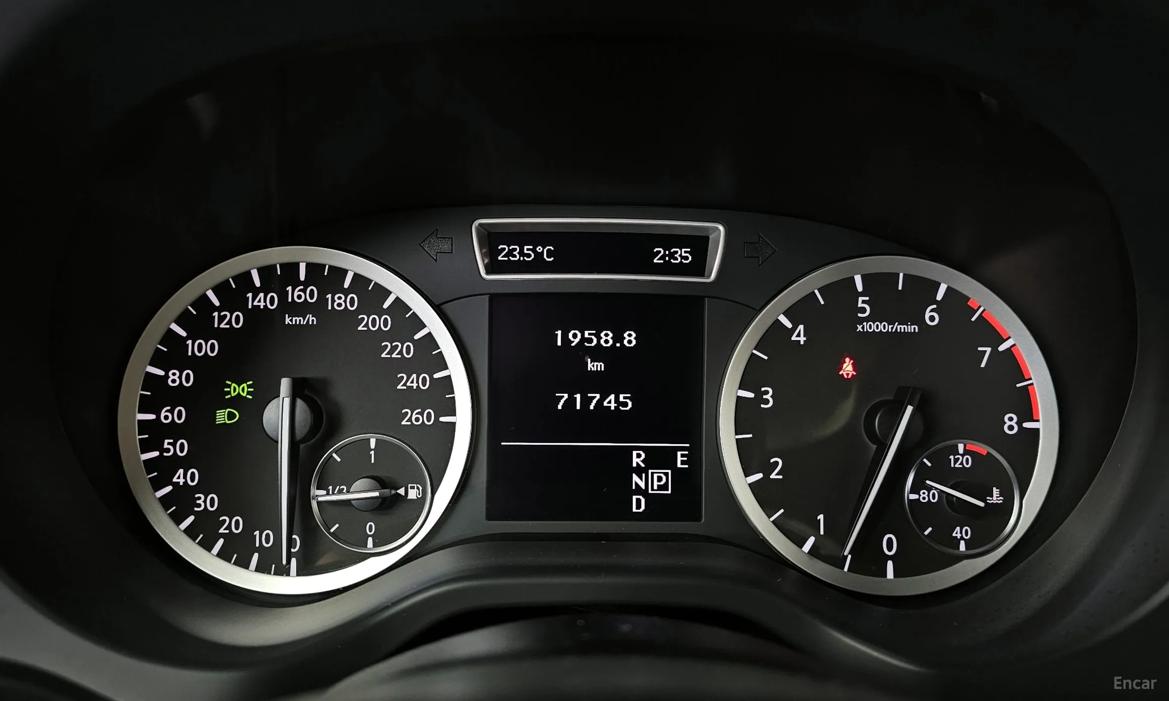Infiniti Q30 превью 8