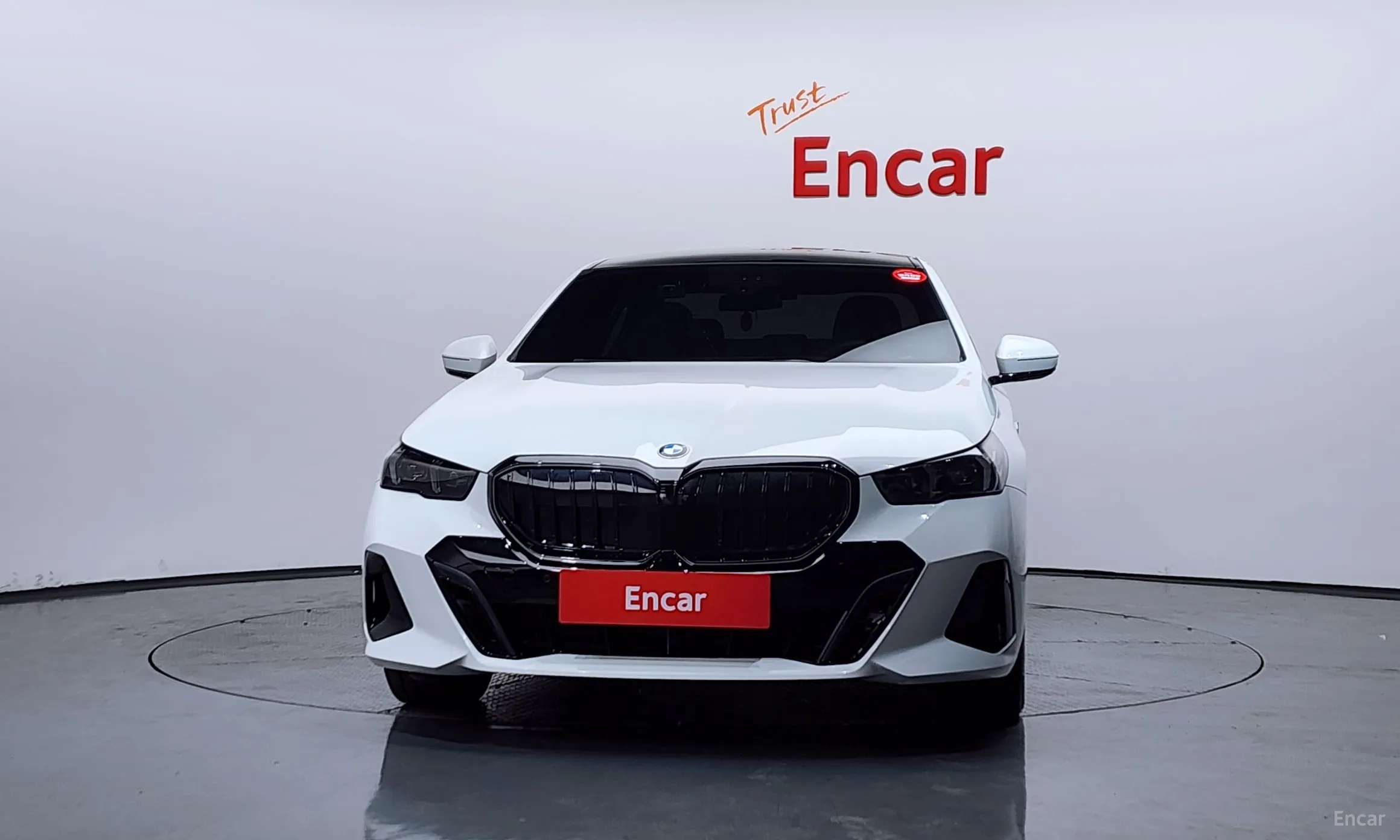 BMW 5 Series (G60) превью 3